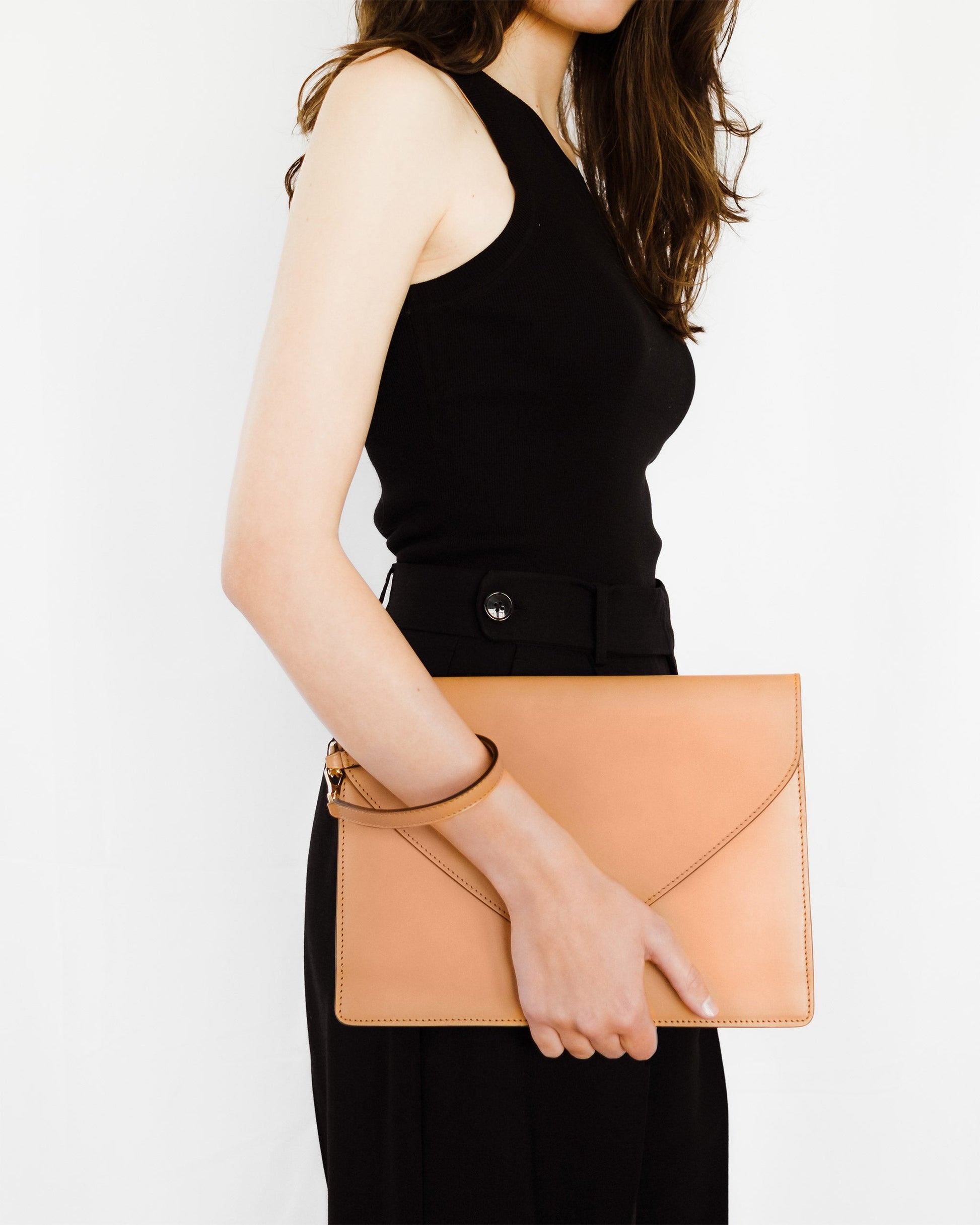 MODHER Envelope Clutch in Rosa vegetable tanned leather#color_rosa
