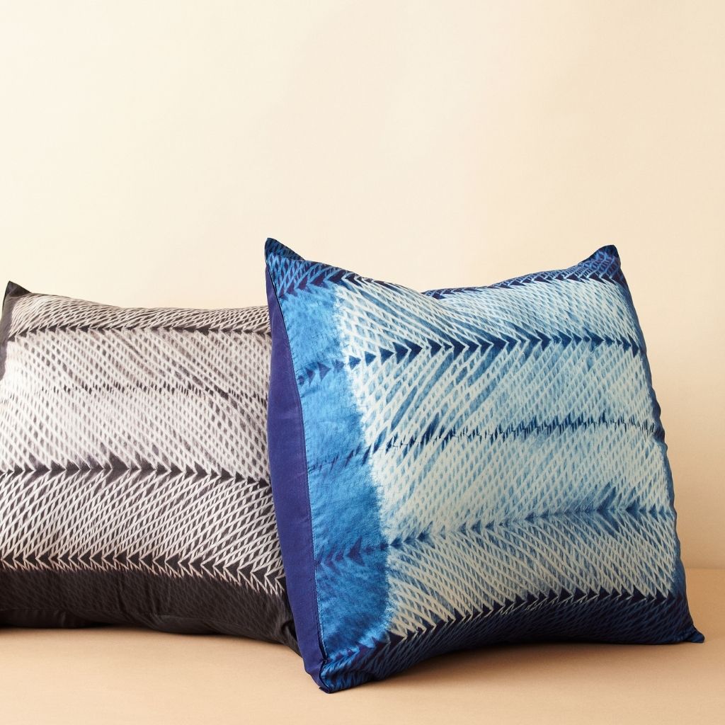 Ara Hand Crafted Shibori Print Mulberry Silk Pillow - Thumbnail 5
