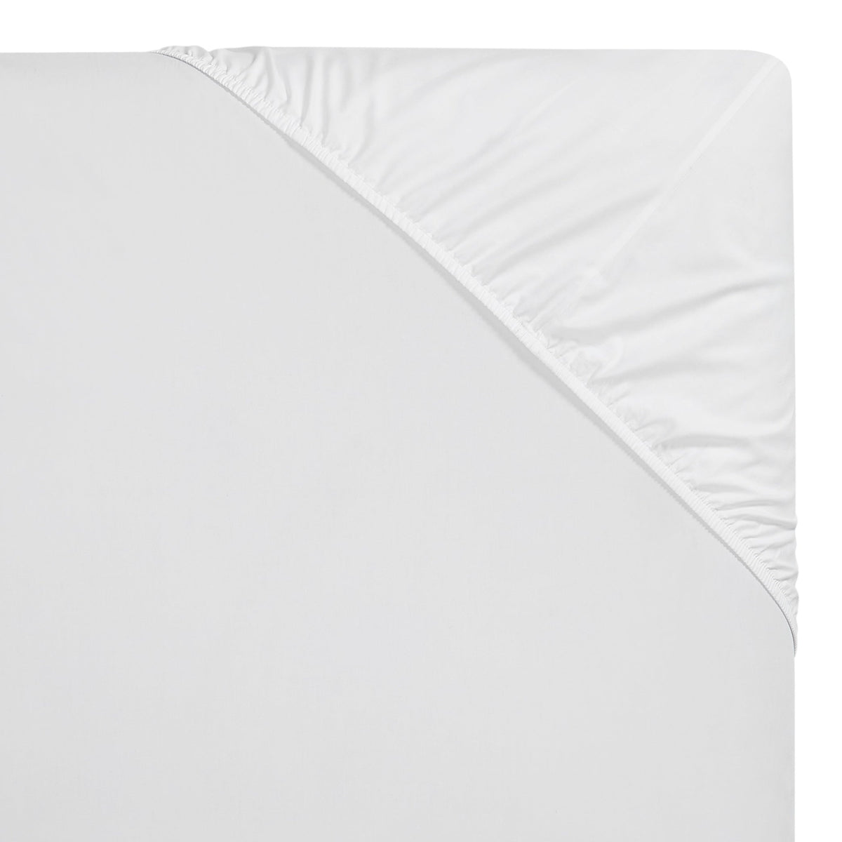 CFT-544-X_1|White 100% cotton fitted sheet, showcasing an elasticized corner detail. Smooth percale weave texture visible.