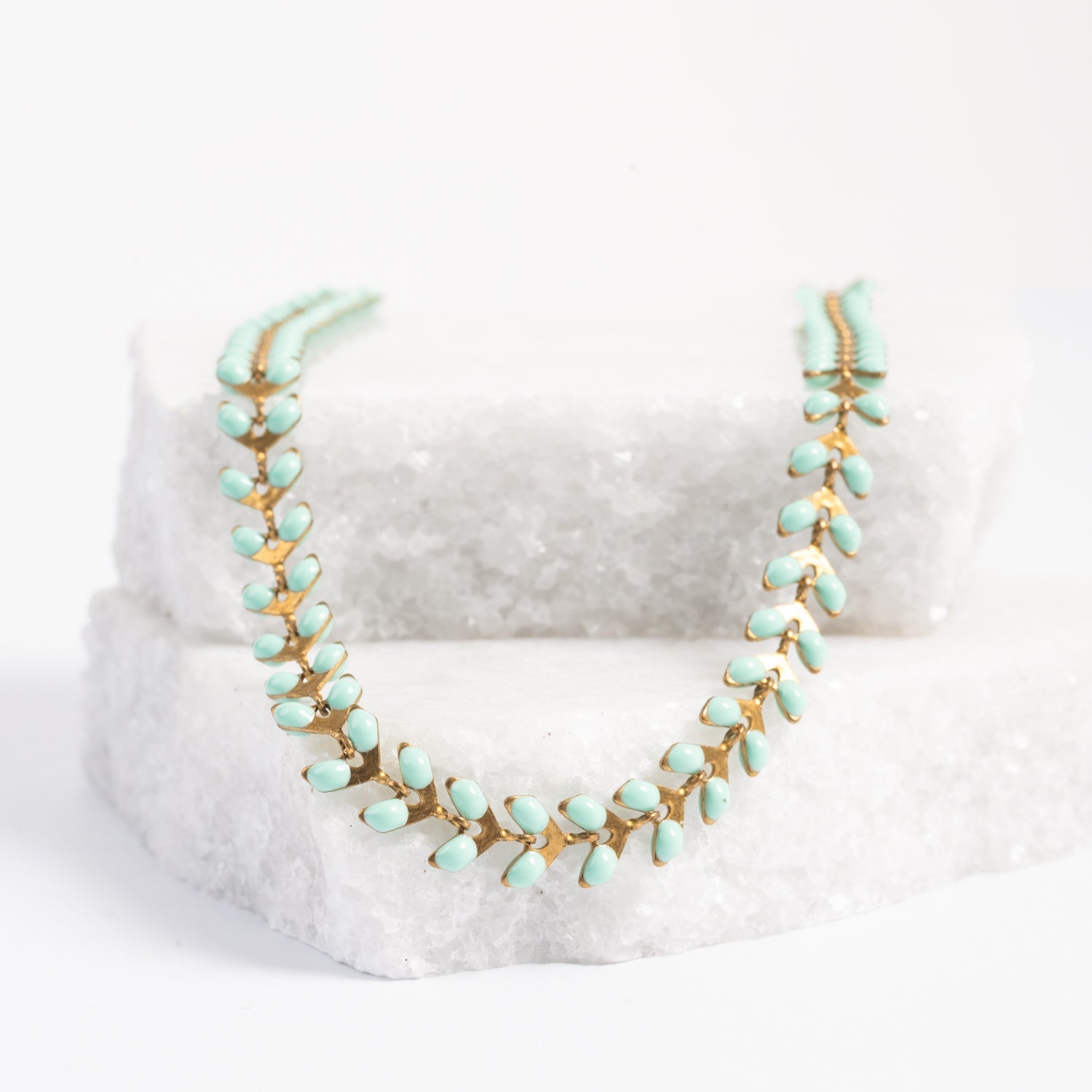 Mint and gold necklace, necklace for layering, seed-shaped necklace, necklace with symbolism, jewelry for women, women's freedom business