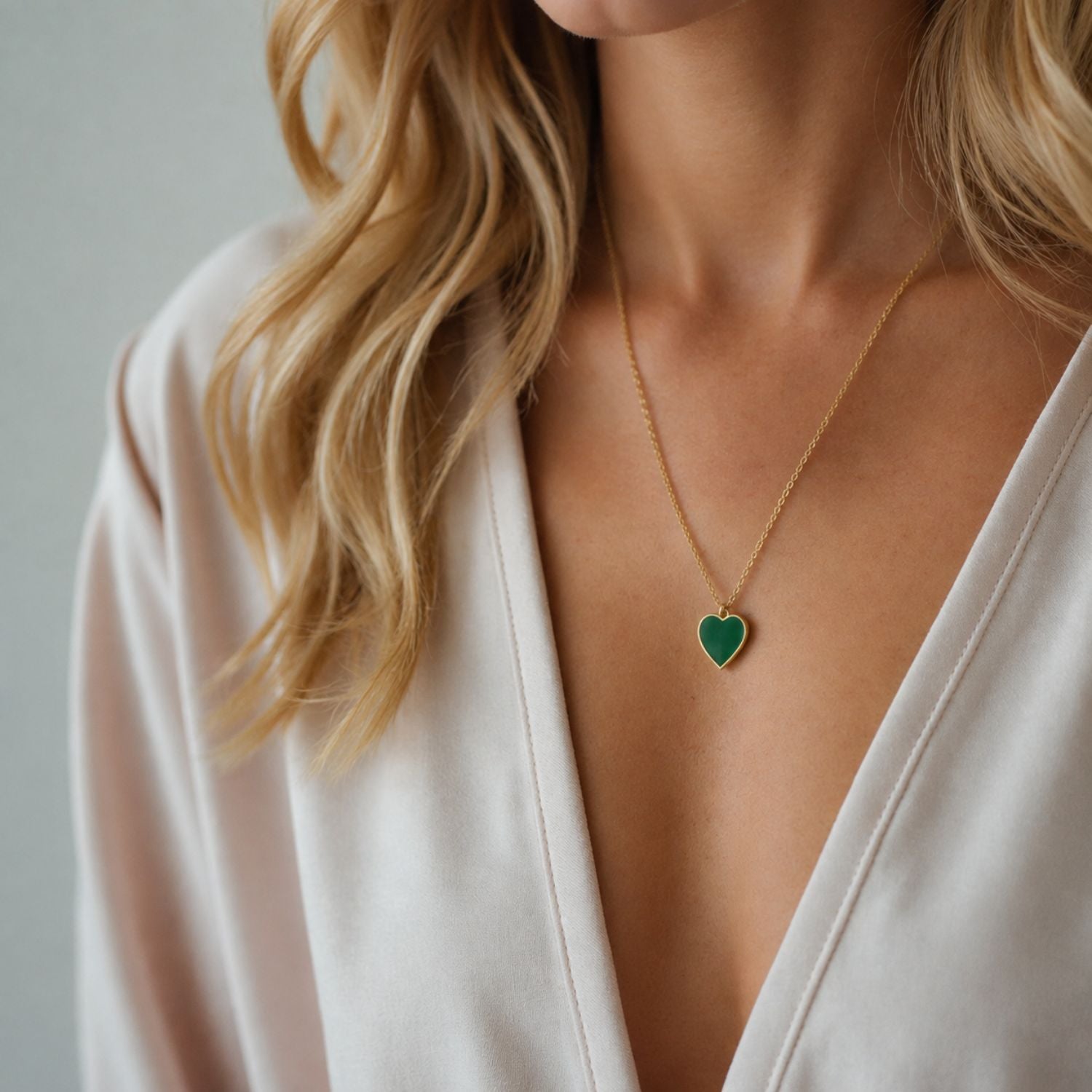 Single Hearted Girl Green Heart Pendant Necklace Magnetic Clasp