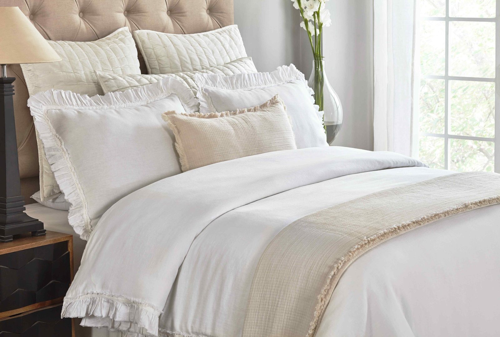 DT-017-10692_1|Soft white duvet cover with charming ruffled edge detailing, offering a romantic and elegant farmhouse bedroom style.