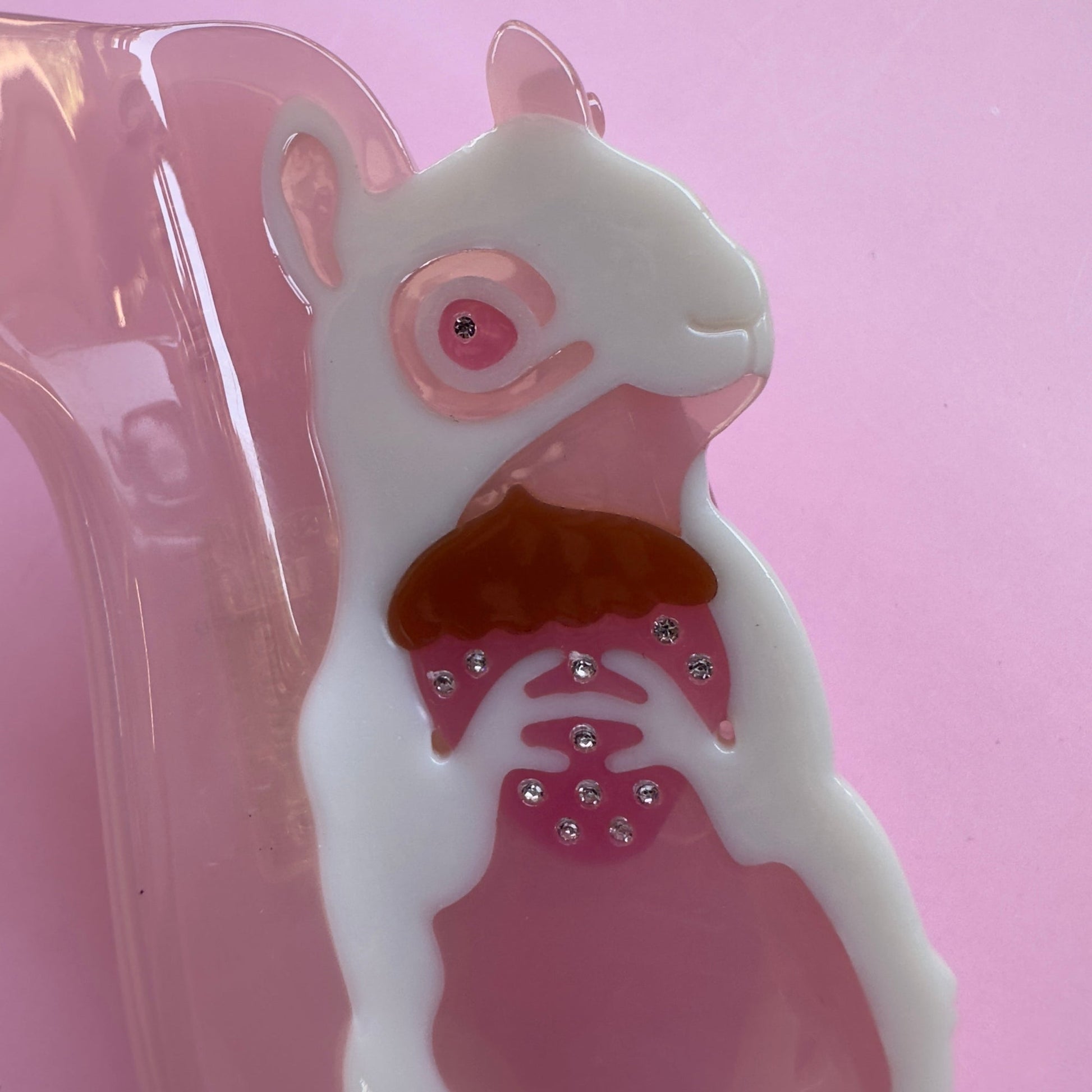 Albino squirrel hair claw, with a strawberry acorn on pink and histeric eyes from centinelle. Handmade on cellulose acetate, with splice technique, exquisite miniature details and crystals, that are tied directly to its value and make them unique and special. 