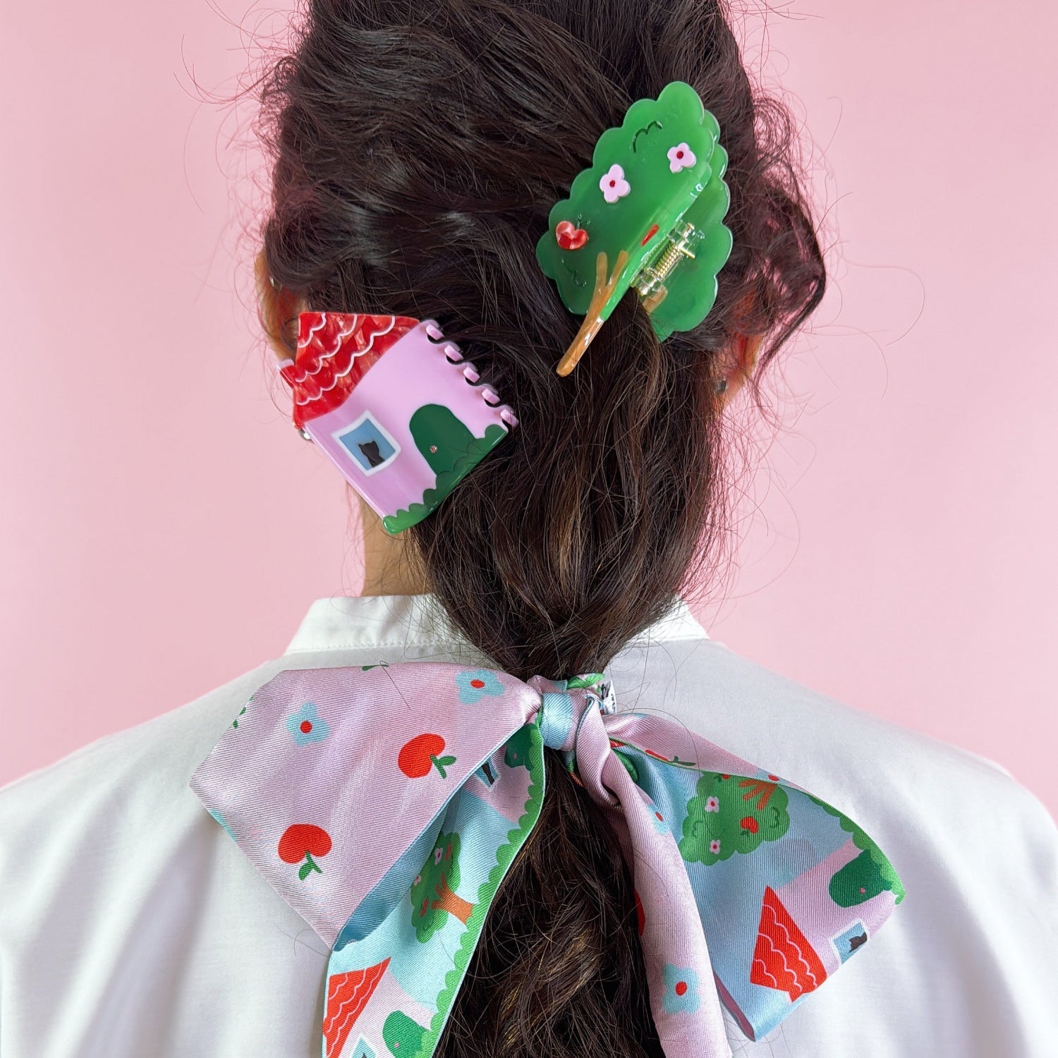 This charmin house hair claw, comes with an extra purr-k: a resident feline who will charmingly oversee the neighborhood from their sun-drenched window perch.

This practical yet cozy house hair claw, will hold strong as it's pink foundation. 

Who says you can afford a house! hehe, now you can! 