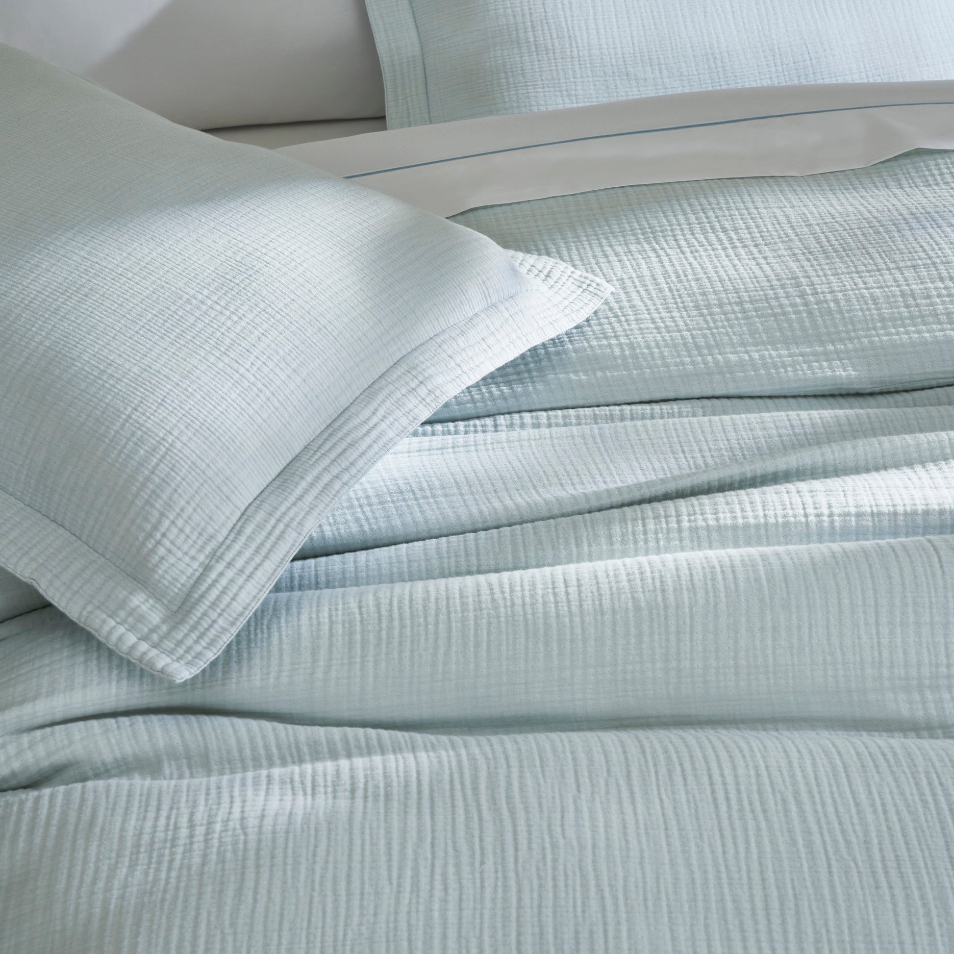 DT-050-10692_6|Light blue crinkled textured duvet cover set, soft and luxurious premium bedding, perfect for a modern cozy bedroom.