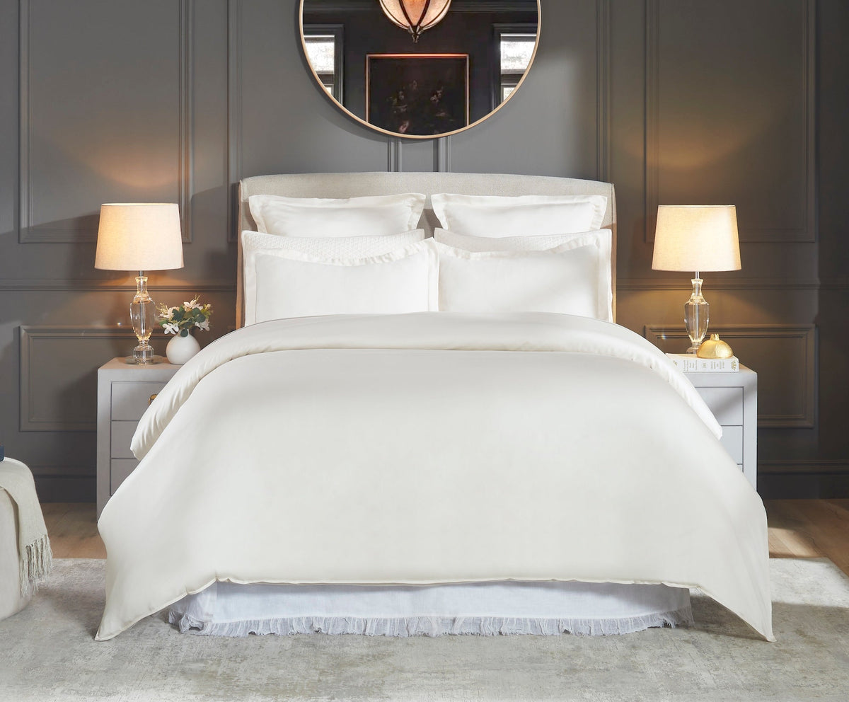 DT-046-9092_1|Elegant cream luxurious soft cotton duvet cover enriching a cozy bedroom, offering sophisticated comfort and timeless style.