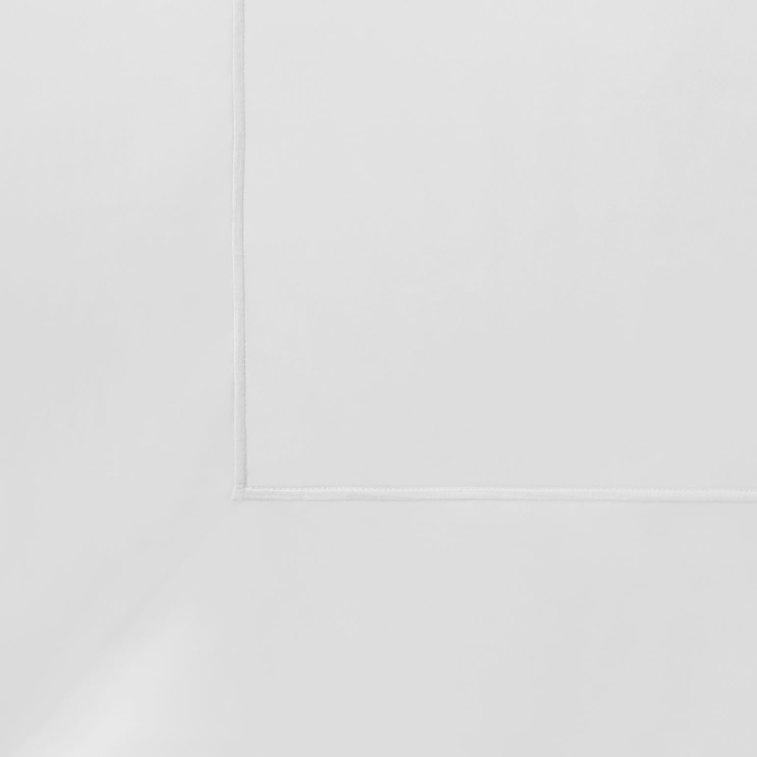 BS-065-1216_4|Detailed view of a crisp white duvet cover, highlighting its clean lines and subtle stitching for a serene bedroom aesthetic.