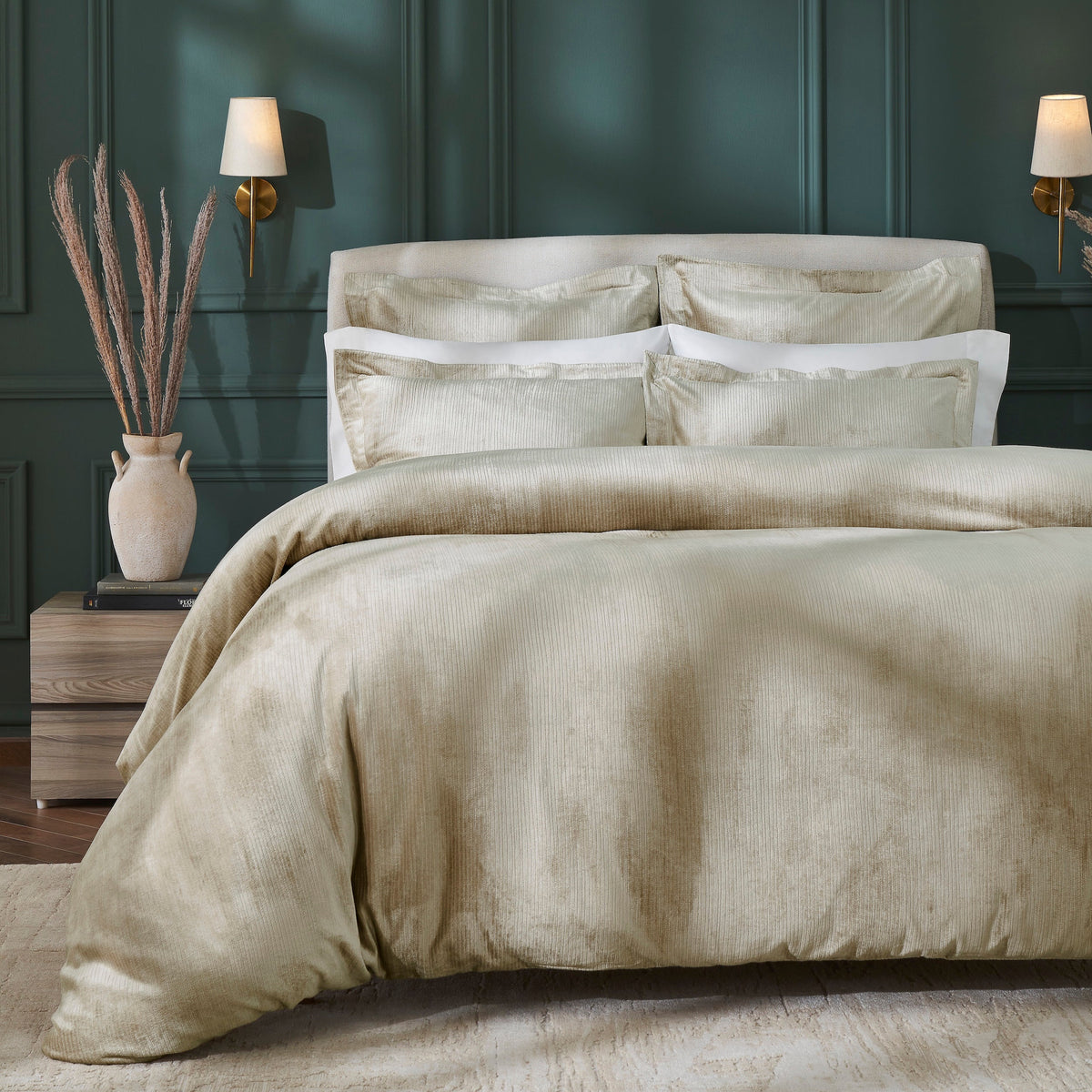 DT-053-10692_1|Luxurious light gold textured duvet cover set, perfect for elegant bedroom decor. Soft, plush, and comfortable bedding.