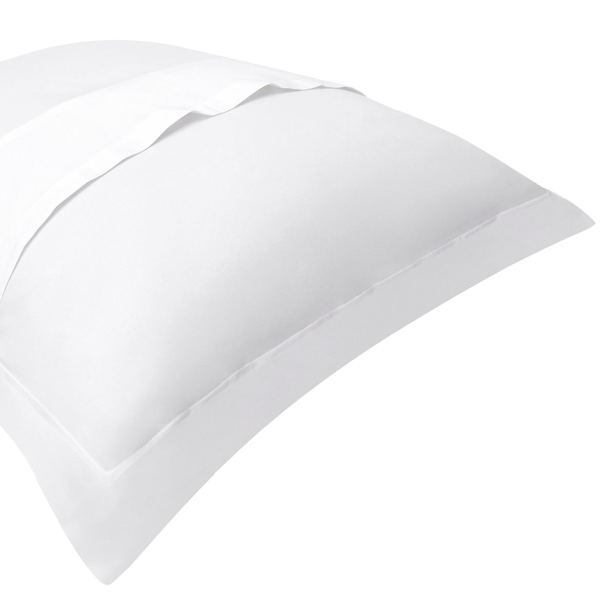 KS-070-2036_5|Close-up of a crisp white duvet cover with a tailored navy blue piping edge. Classic and elegant hotel collection bedding.