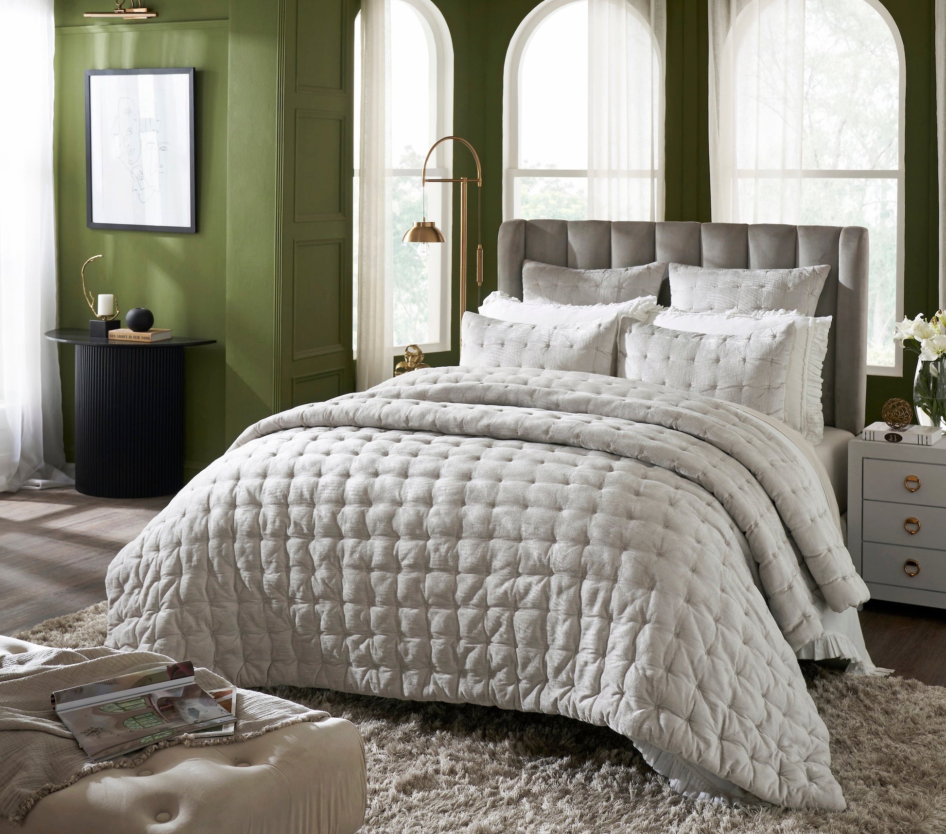 QT-306-9496_2|Luxurious light grey textured quilt with square tufting, perfect for modern bedroom decor. Soft, inviting bedding for a cozy space.