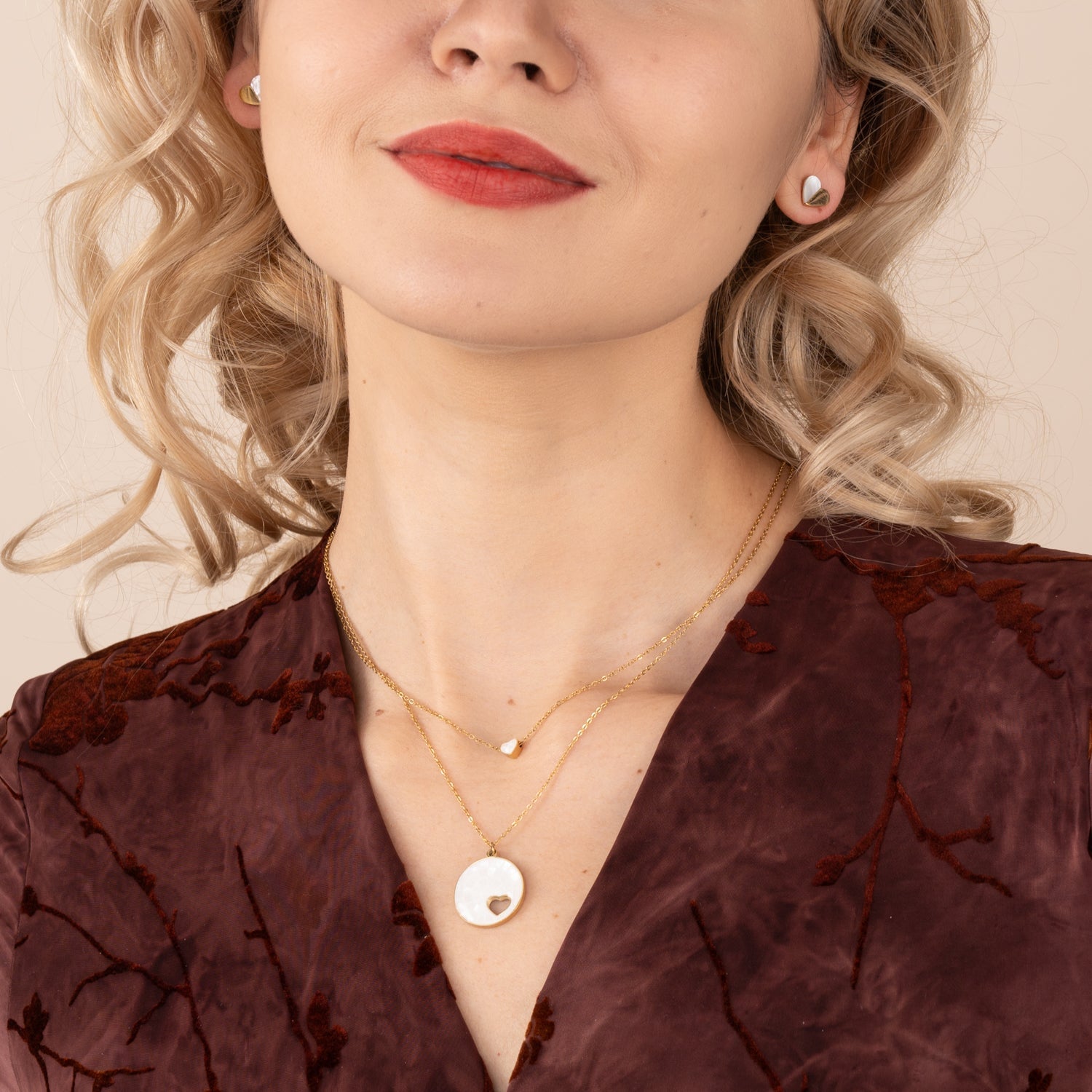 Woman wearing high quality necklace set, pearl necklace, matching pearl earrings, mother of pearl, best xmas gifts