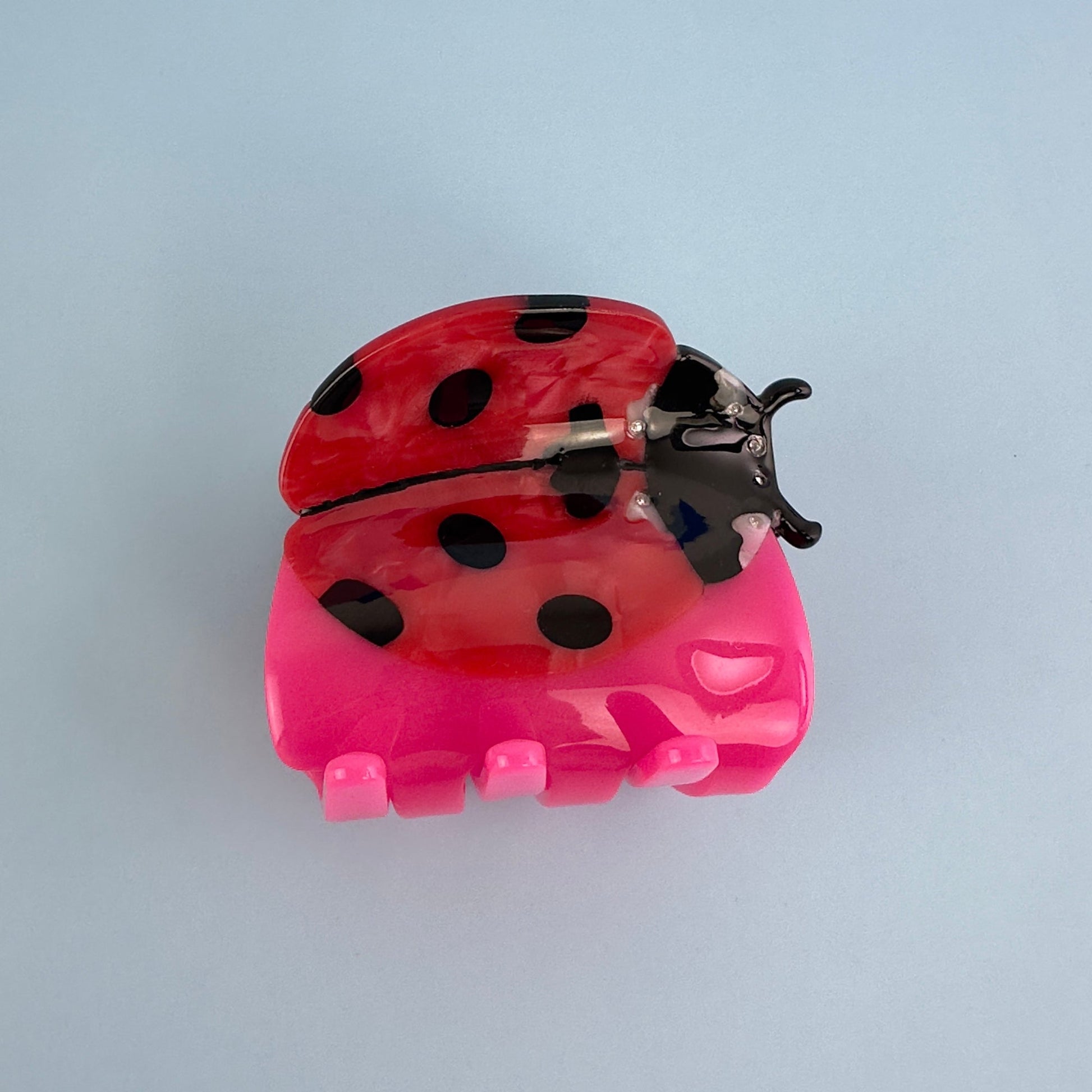 Red and Pink ladybug hair claw, cellulose acetate from centinelle. Handmade on cellulose acetate, with splice technique, exquisite miniature details and crystals, that are tied directly to its value and make them unique and special. 