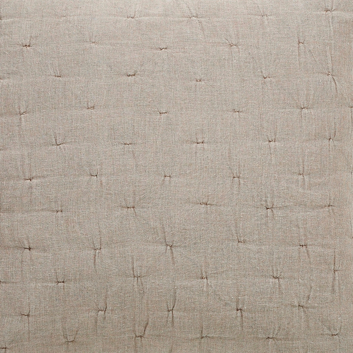 SS-320-2026_2|Close-up of beige quilted material with subtle stitched pattern. Soft, elegant, and classic quilt fabric detail for bedding.