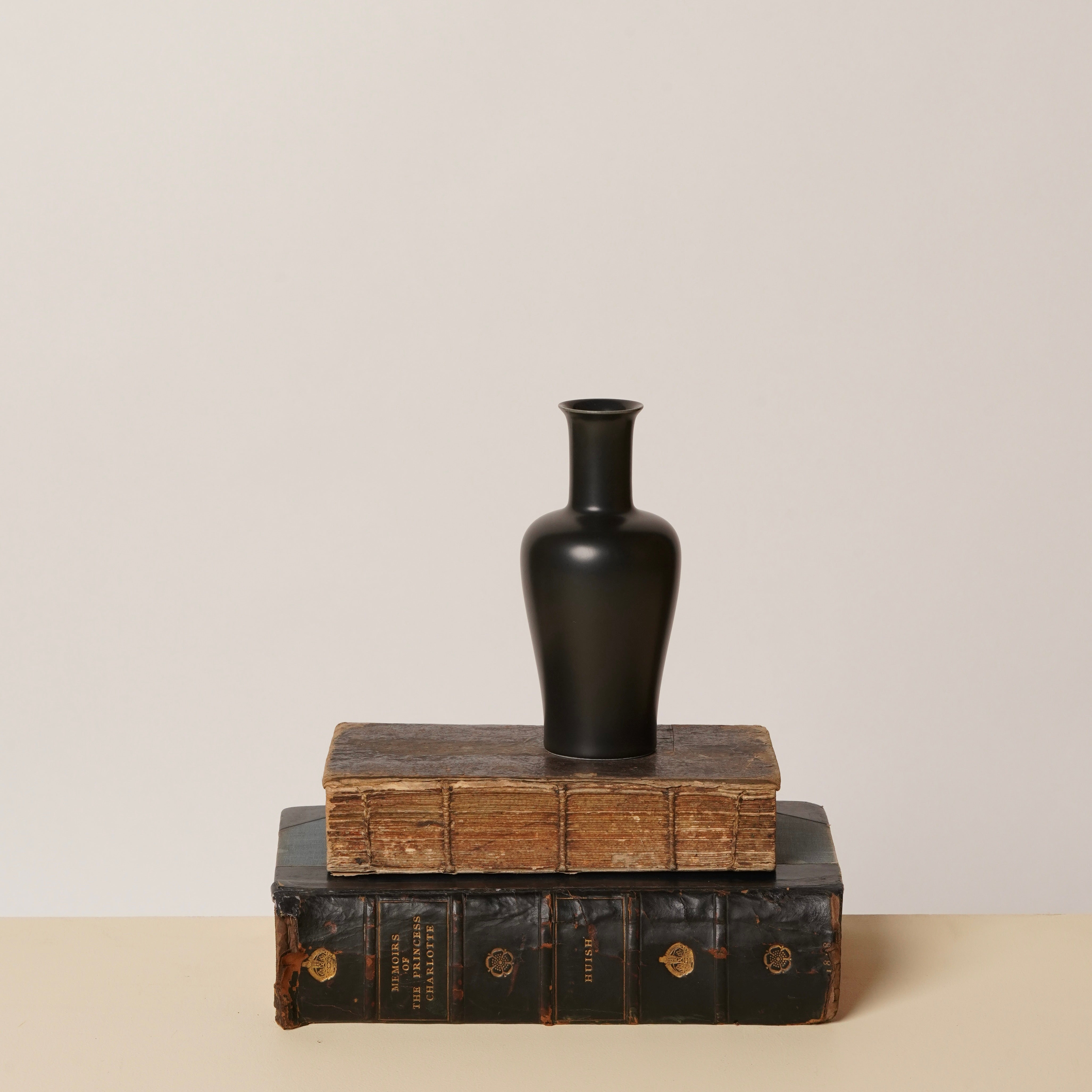 Semi-Matte Porcelain Mini Lover Vase