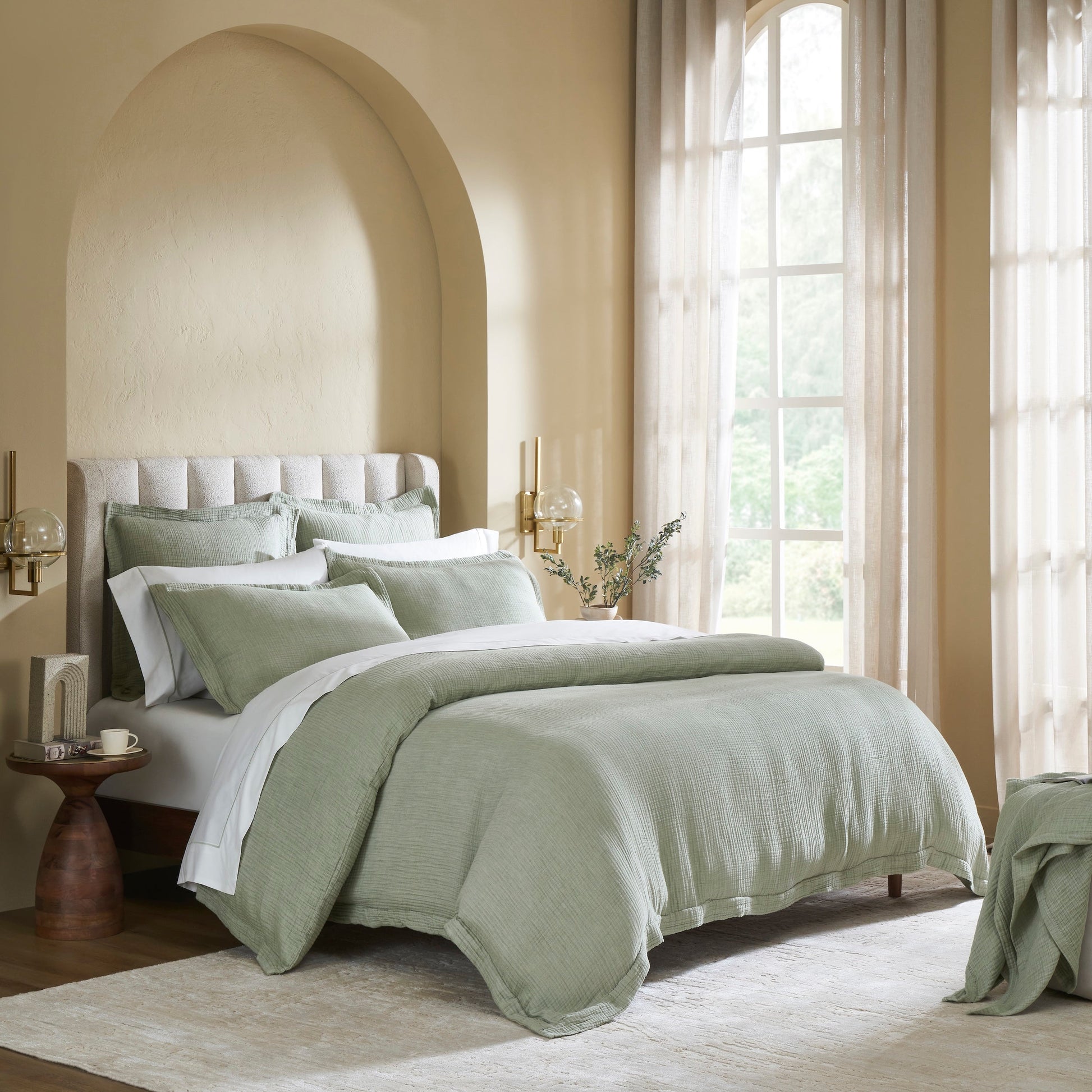 DT-051-10692_2|Cozy green crinkled cotton duvet cover set on a bed in a stylish modern bedroom with natural light and arch.