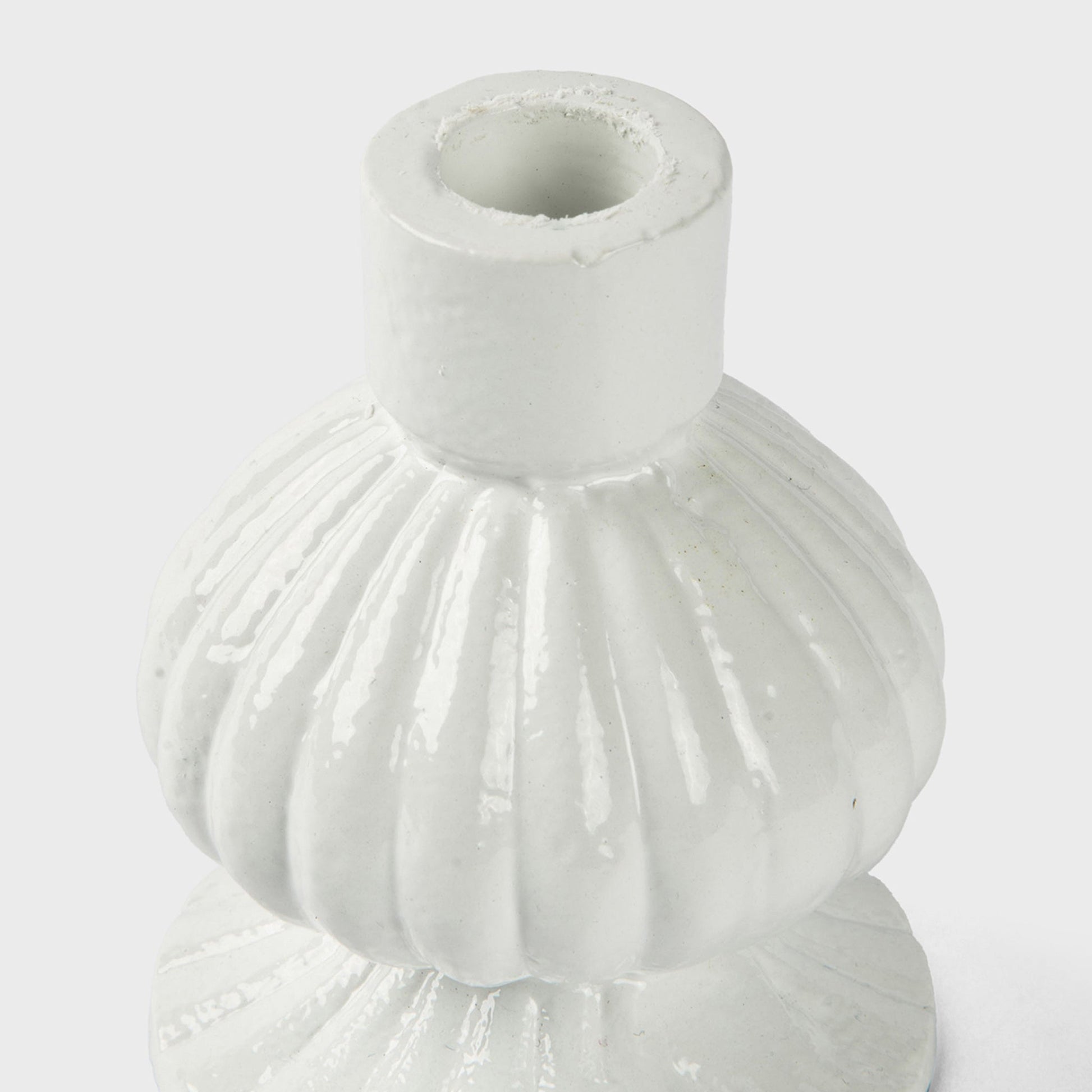 Close-up of fluted texture and glossy enamel finish