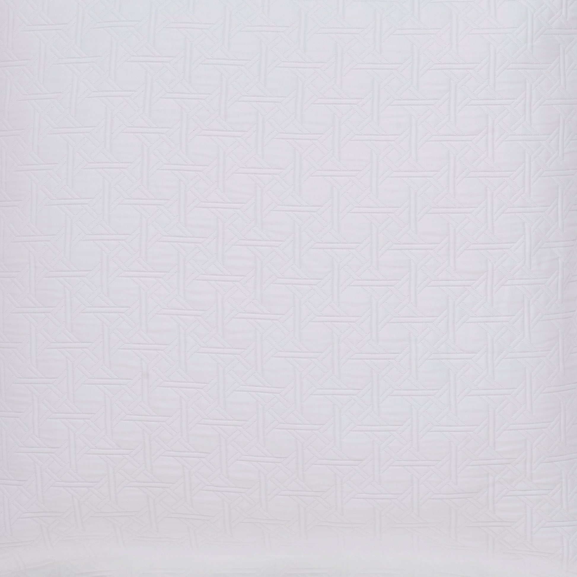CL-175-9496_1|White quilted coverlet with an intricate geometric basketweave pattern for elegant bedroom styling.