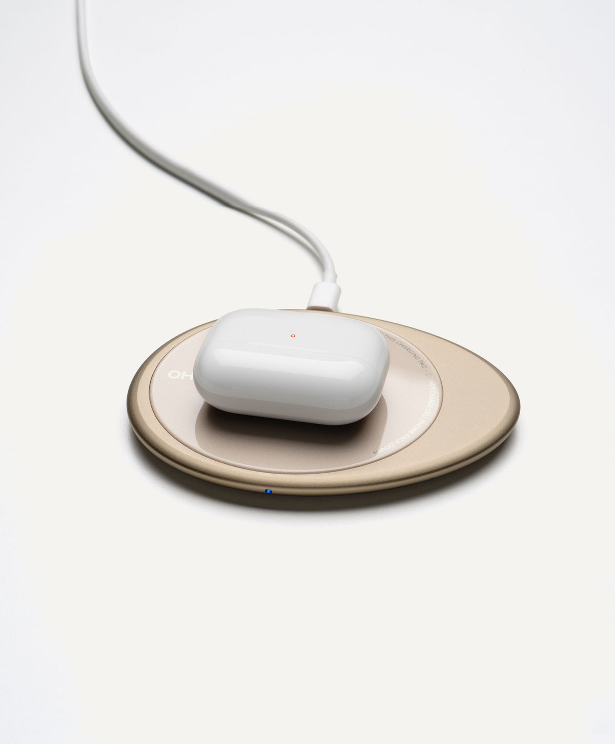 Ui Artist Collection Gold OHOM Pad 3 wirelessly charging AirPods