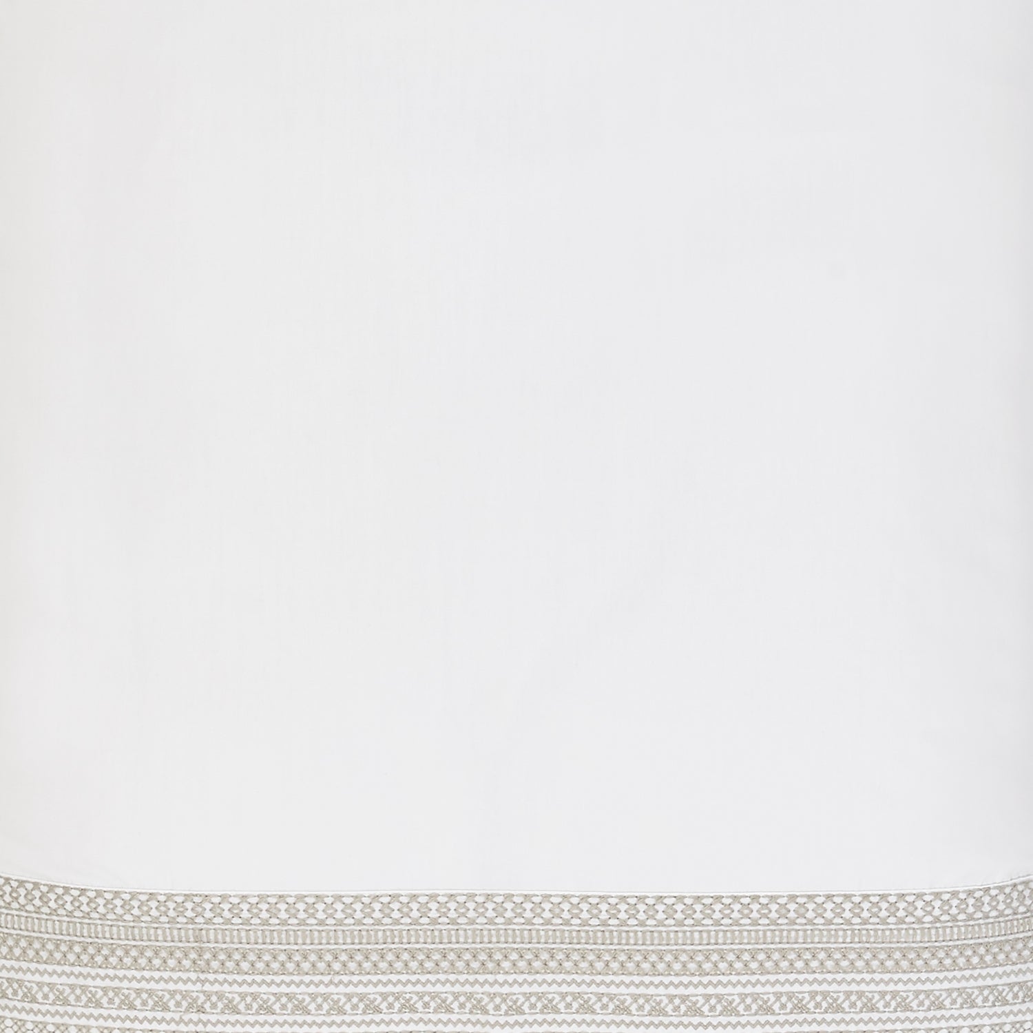 ASP-501-2032_2|Detailed view of white 100% cotton sheets with a decorative beige embroidered border, ensuring breathable luxury.