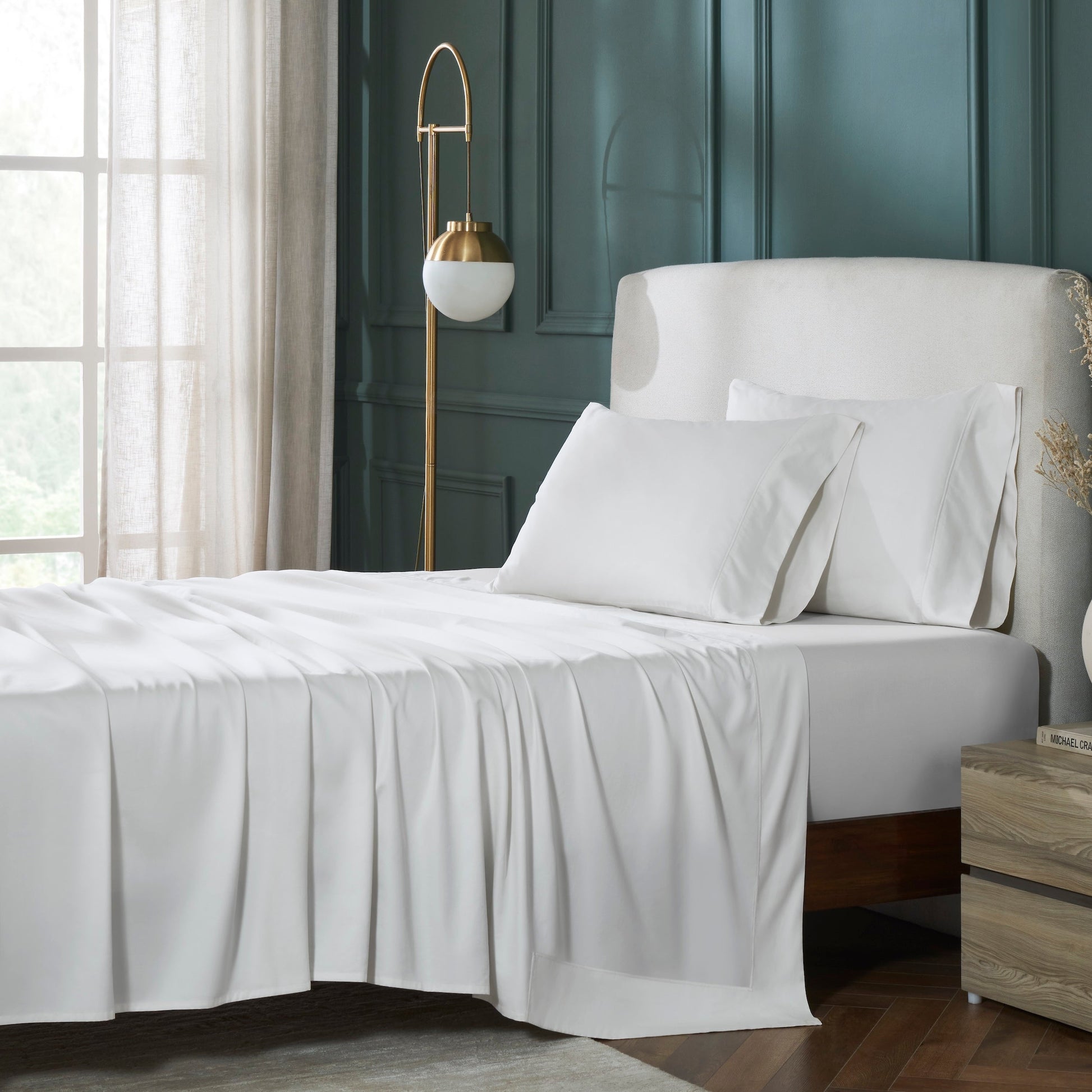 AKP-546-2040_4|Complete white 100% cotton sateen weave sheet set, including a flat sheet and two standard pillowcases.