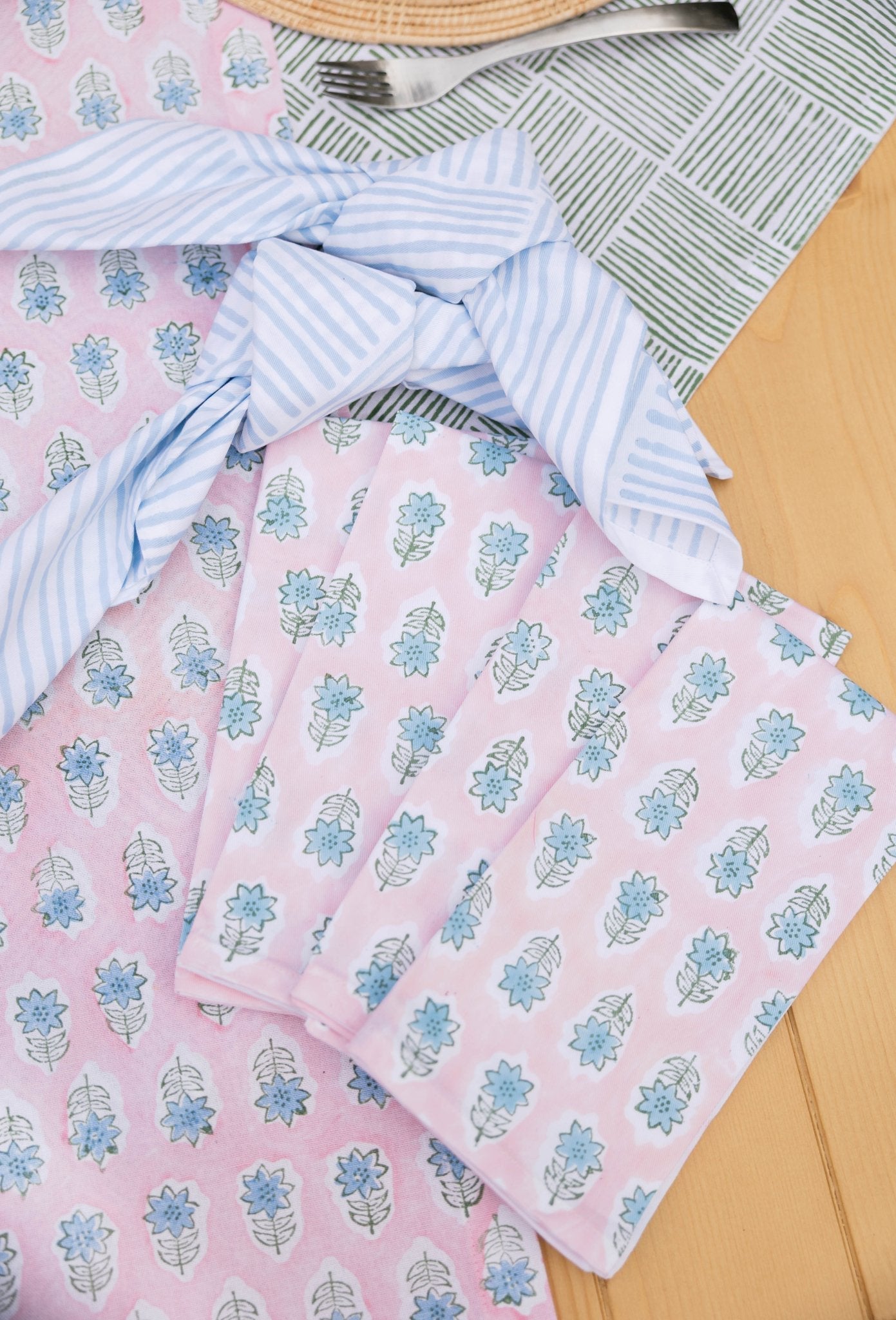 Organic Napkins (set of 4) - Lily - Rose - The Mended Company