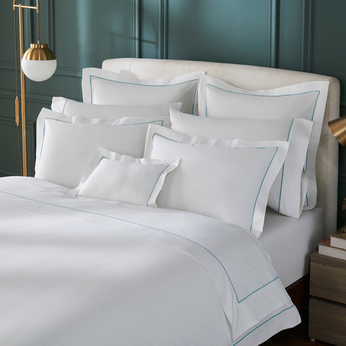 DT-055-6886_2|Elegant white duvet cover with delicate light blue piping and subtle stripes, creating a serene luxury bedroom feel.
