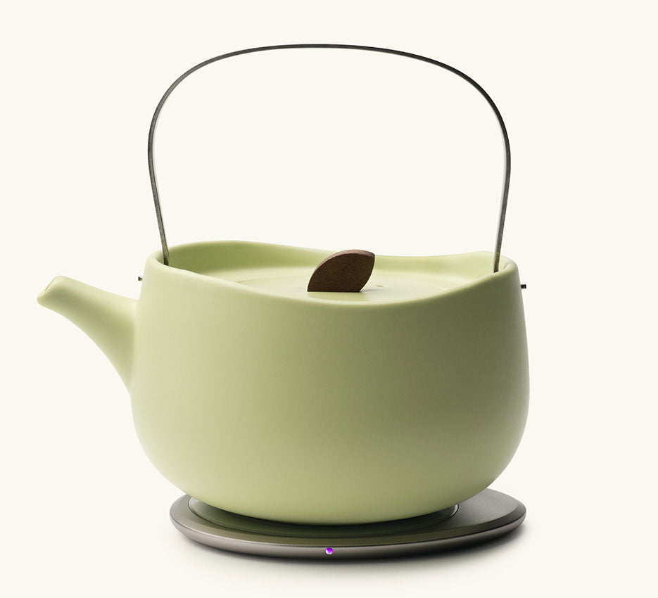 Leiph Self-Heating Ceramic Teapot Set 20 fl oz / 600 mL in Verde Green on Ohom Charging Pad 3
