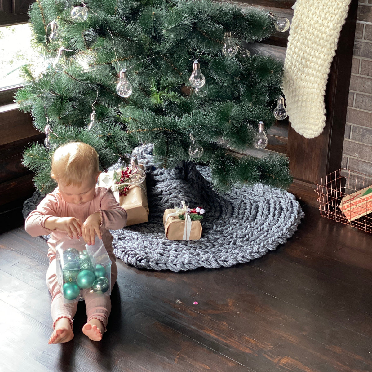 Grey knit xmas tree skirt Anzy Home