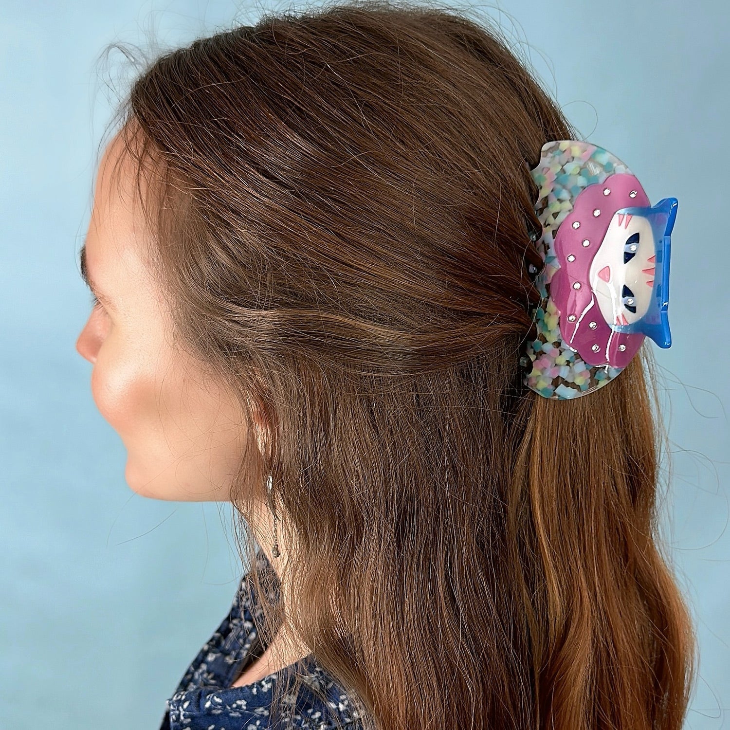 Cat clown hair claw with blue hat and pink collar and multicolor teeth