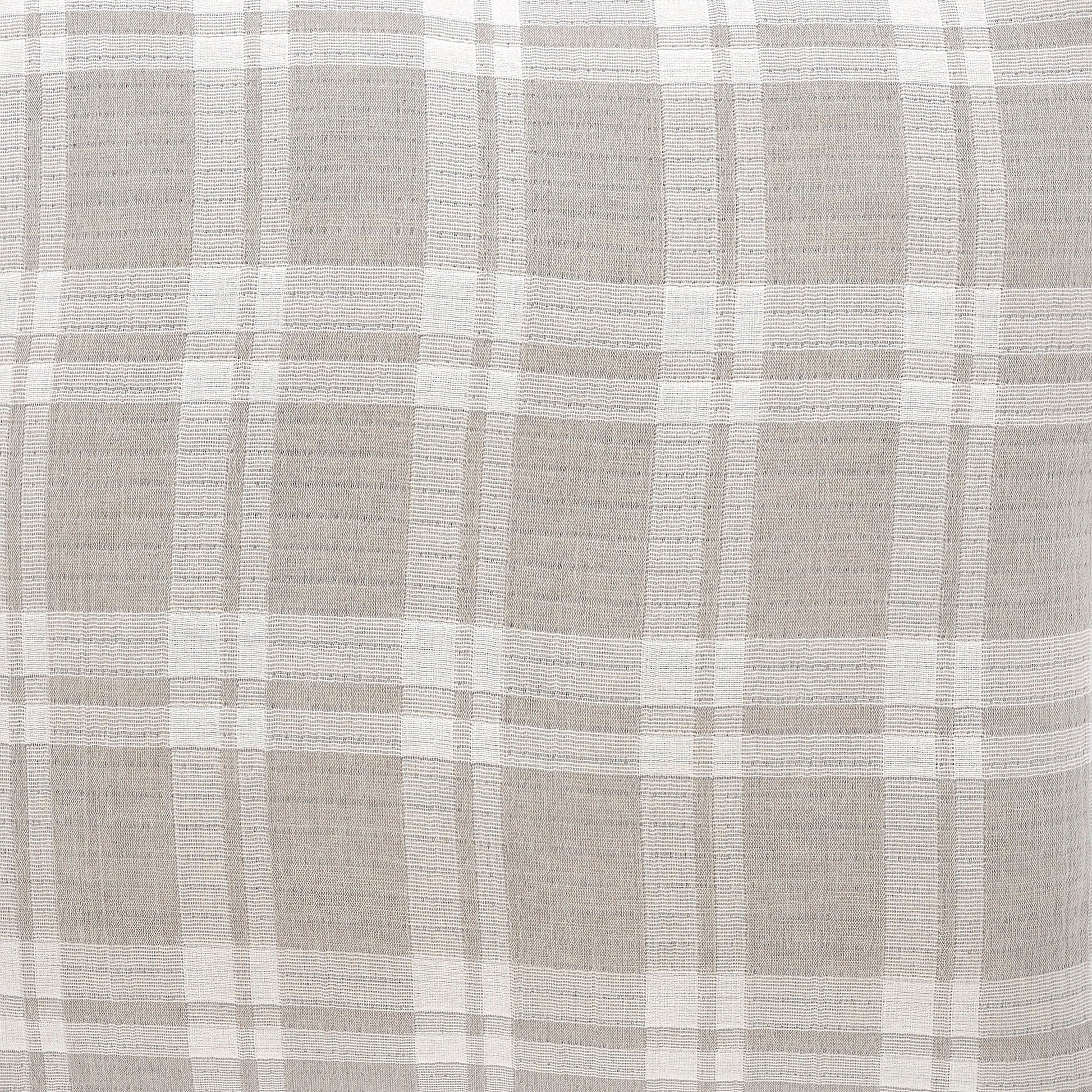 ES-120-2626_2|Close-up of cozy plaid throw blanket, light grey and white pattern, soft textured cotton for contemporary home.