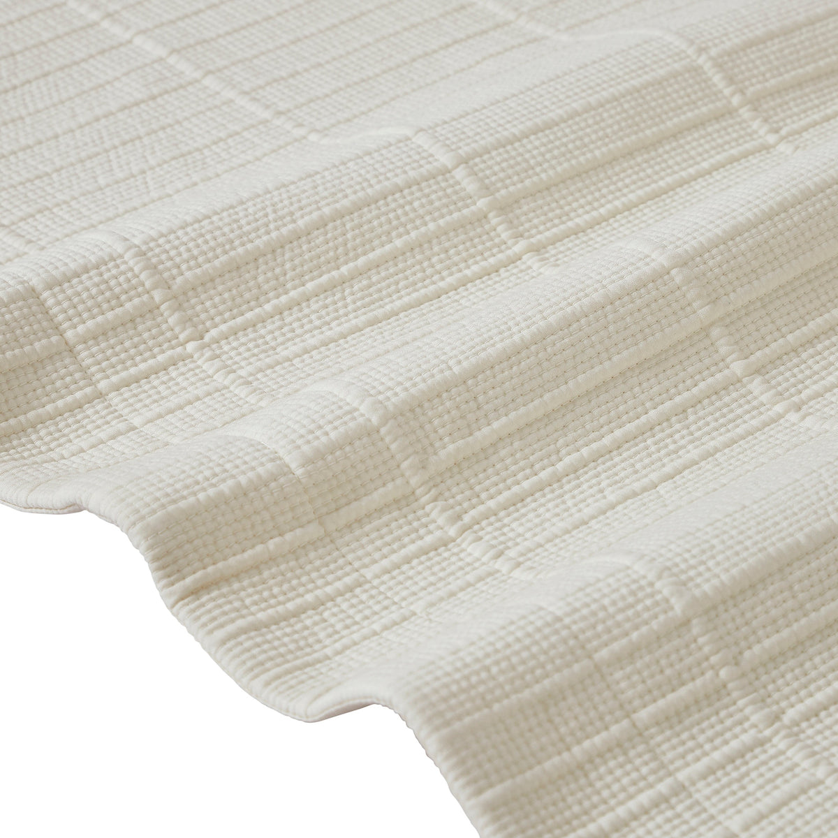 CL-271-9496_12|Detailed close-up of a luxurious cream coverlet, highlighting its rich woven texture with subtle striped and geometric patterns.