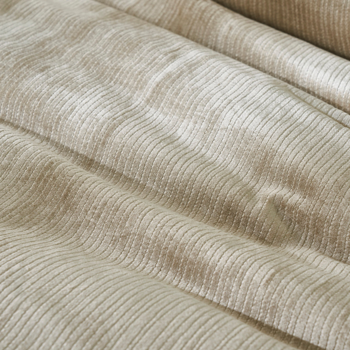 DT-053-10692_6|Soft beige velvet duvet cover showcasing a beautiful ribbed texture and elegant folds, ideal for a cozy bedroom.