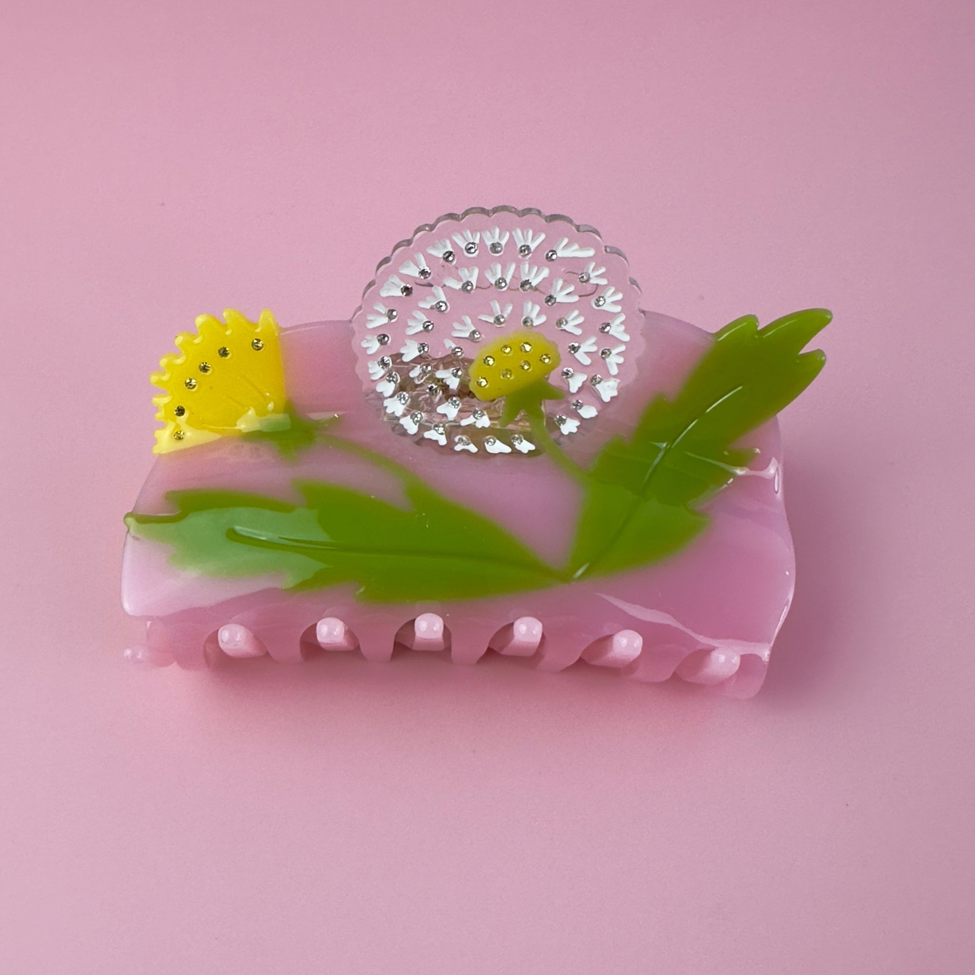 Exquisite dandelion hair claw on pink, green and yellow, with little crystals from Centinelle. Handmade on cellulose acetate, with splice technique, exquisite miniature details and crystals, that are tied directly to its value and make them unique and special. 