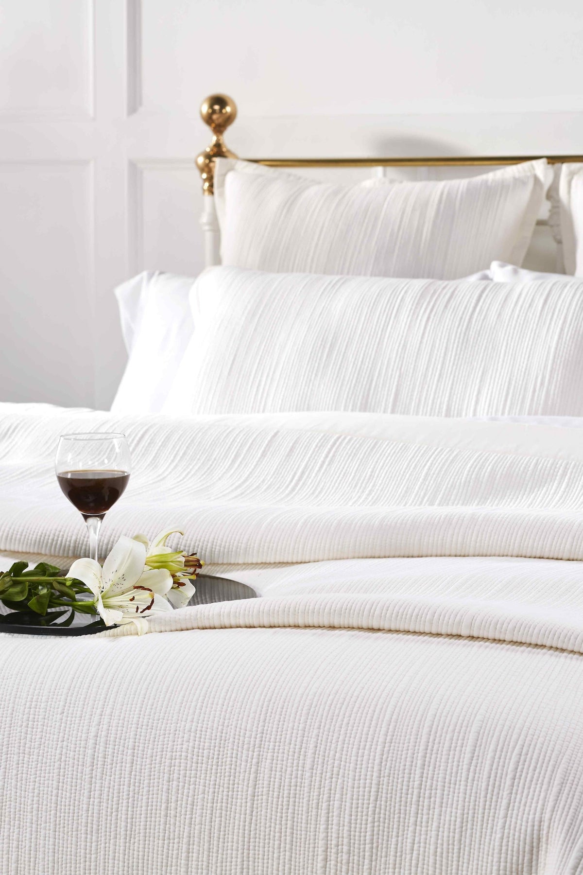 CL-168-7092_3|Close-up of white textured cotton blend coverlet, offering a cozy and elegant master bedroom aesthetic.