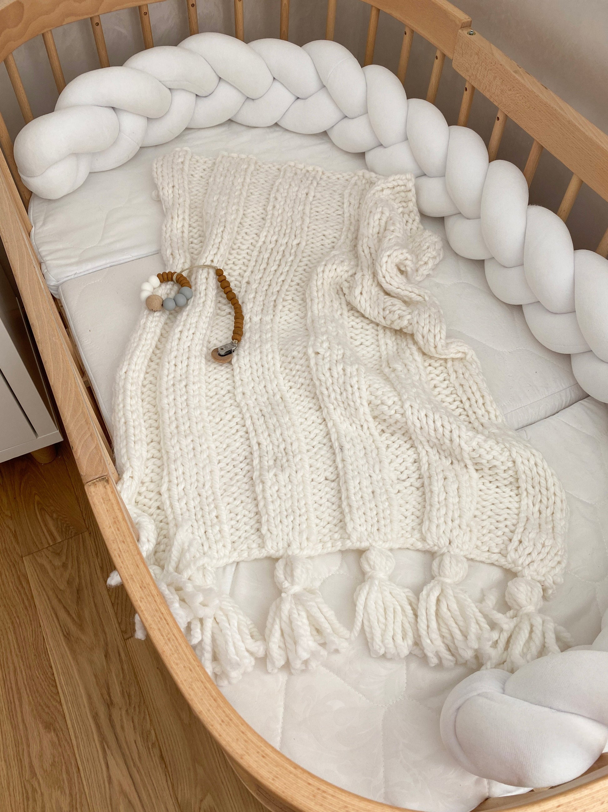 nursery room scandinavian minimalistic style, nursery inspiration, baby blanket