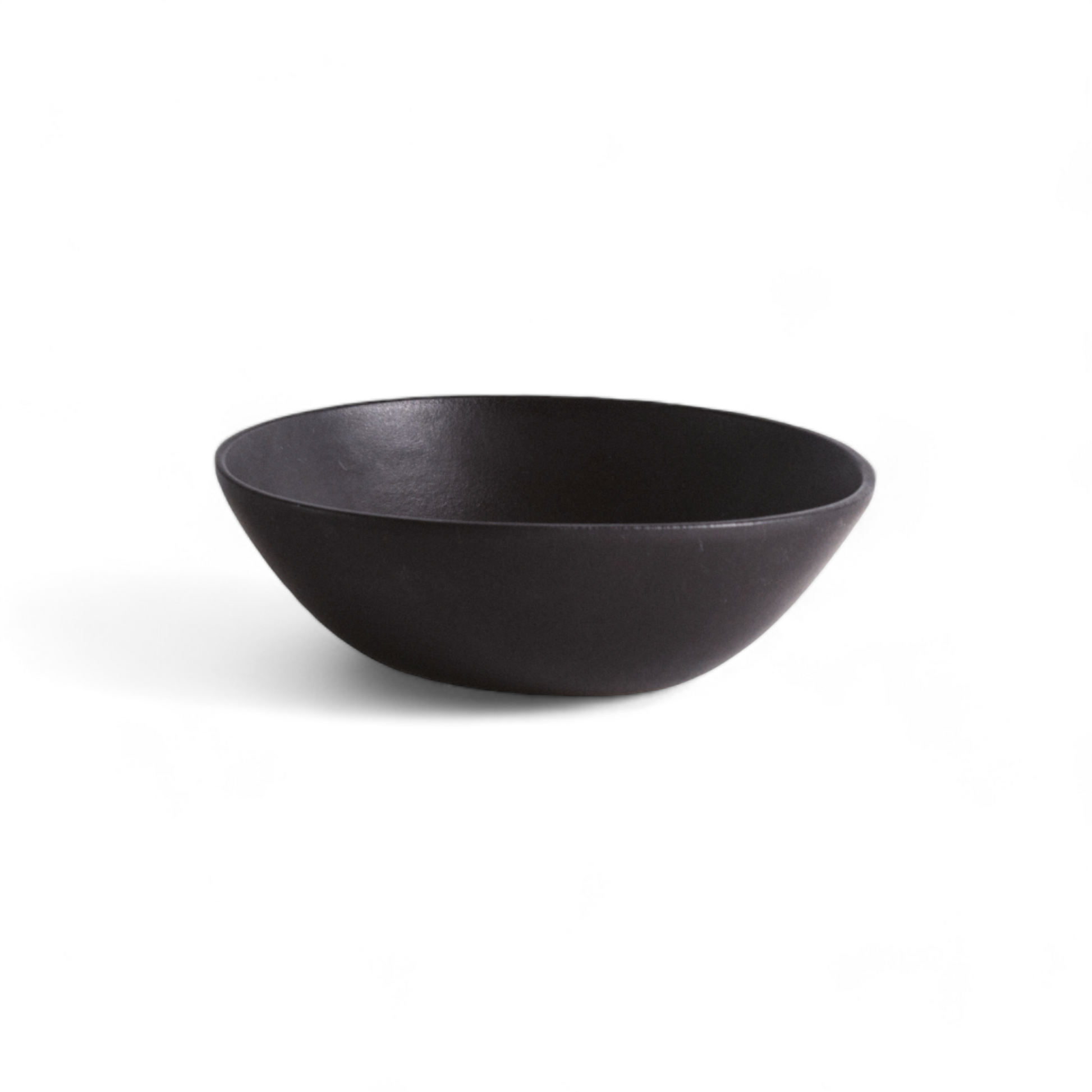 handmade, artisan made, matte white, matte finish, plate, dessert plate, assiette à dessert, blanc mat, artisan made, fait à la main, arisanal, intemporel, design, dadasi, gharyan stoneware, ethically made, ethique, fair trade, commerce équitable, soup bowl, bol à soupe, poke bowl