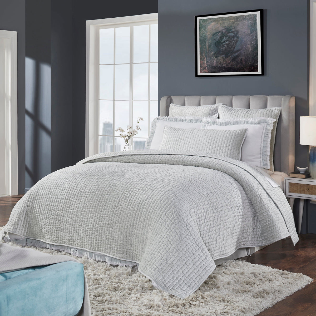 QT-352-9496_2|Soft light grey quilted quilt with a subtle grid pattern, creating a cozy and inviting atmosphere for your bed.