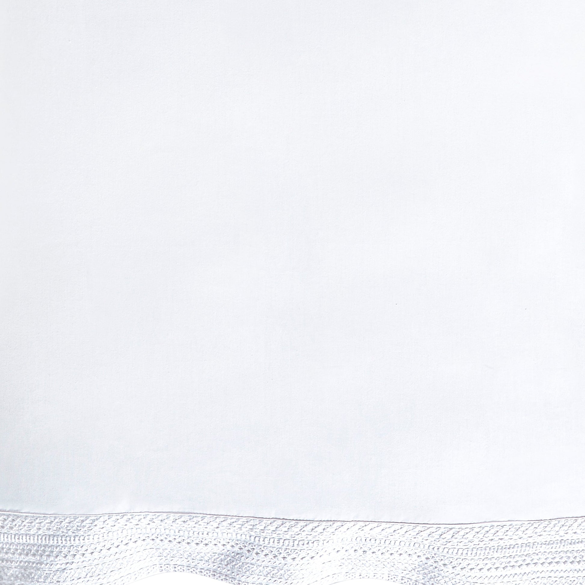 AKP-520-2040_2|Close-up of soft white 100% cotton sheets fabric with elegant lace border. Premium, breathable bedding.