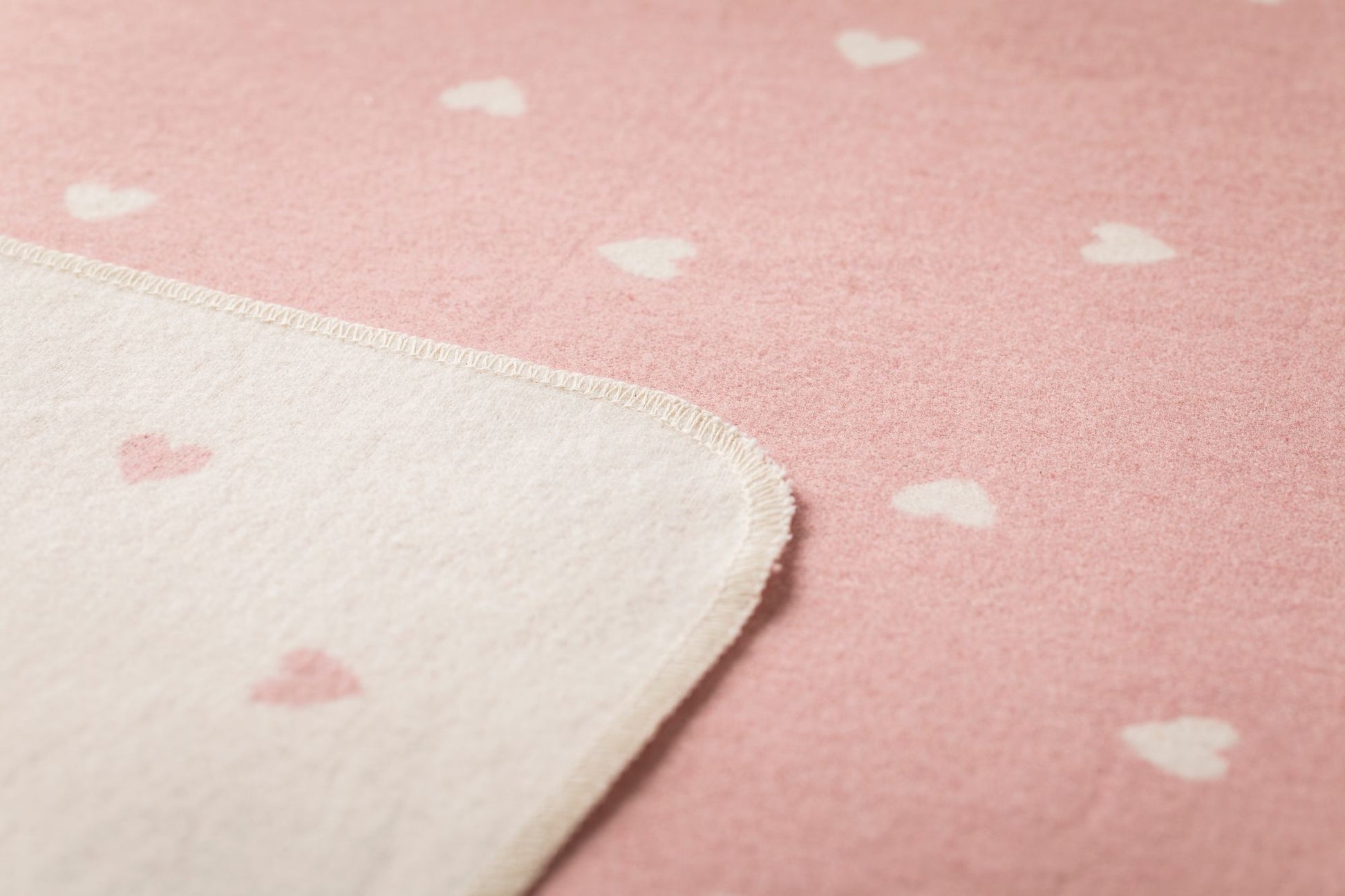 JUWEL baby blanket "hearts allover" in . Blanket made by David Fussenegger , a family-run mill in Austria.