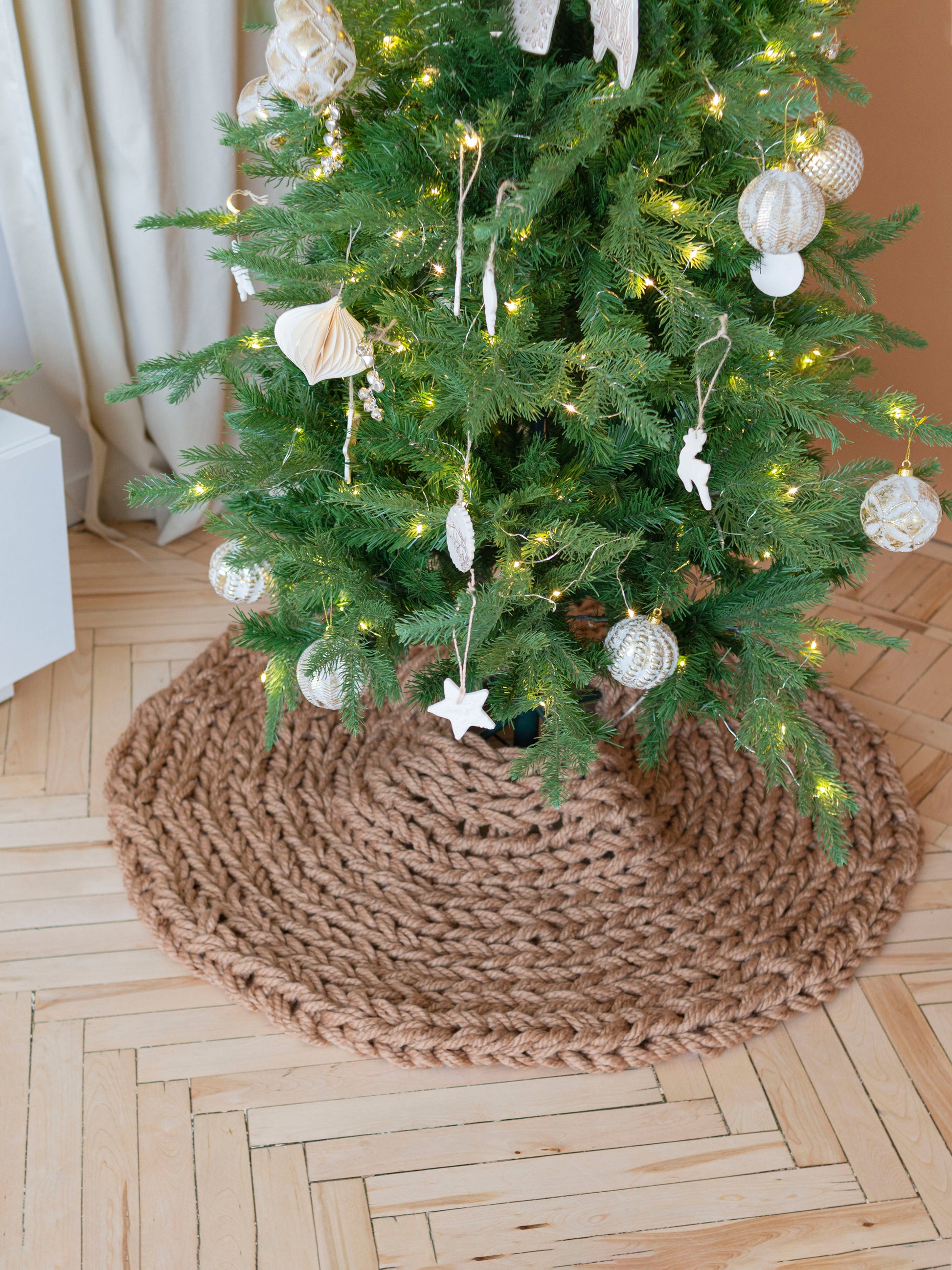 camel beige chunky knit Christmas tree skirt Anzy Home
