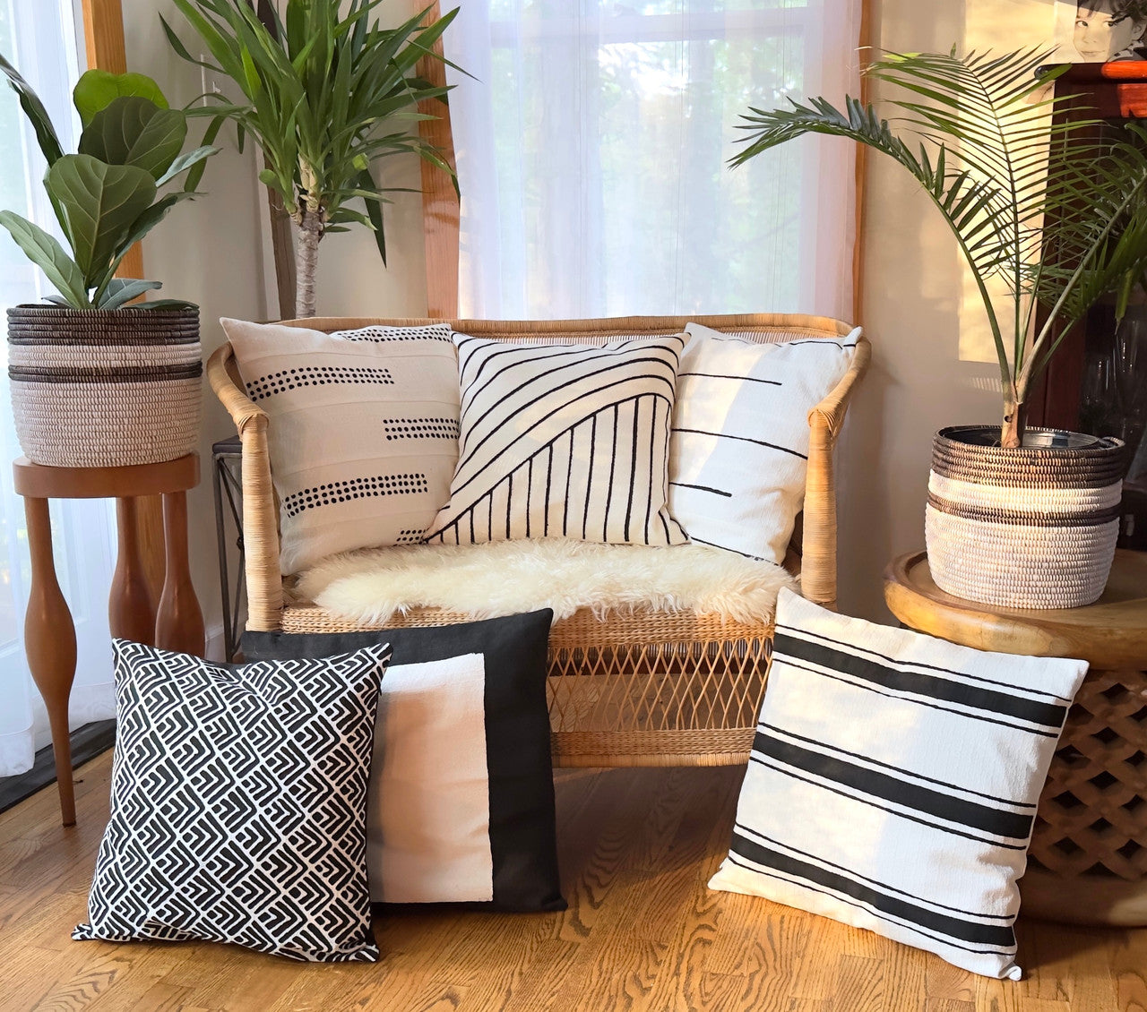 Black + White Squares Sadza Pillow - Thumbnail 3