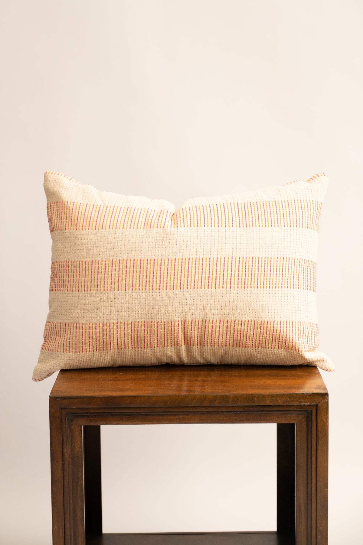 Ranisa Handloom Pillow 14"x20"