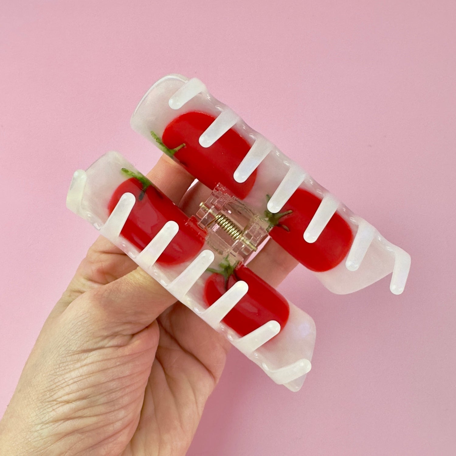 Centinelle best seller Heirloom Tomatoes Hair Claw. Handmade on cellulose acetate, with splice technique, exquisite miniature details and crystals, that are tied directly to its value and make them unique and special. 