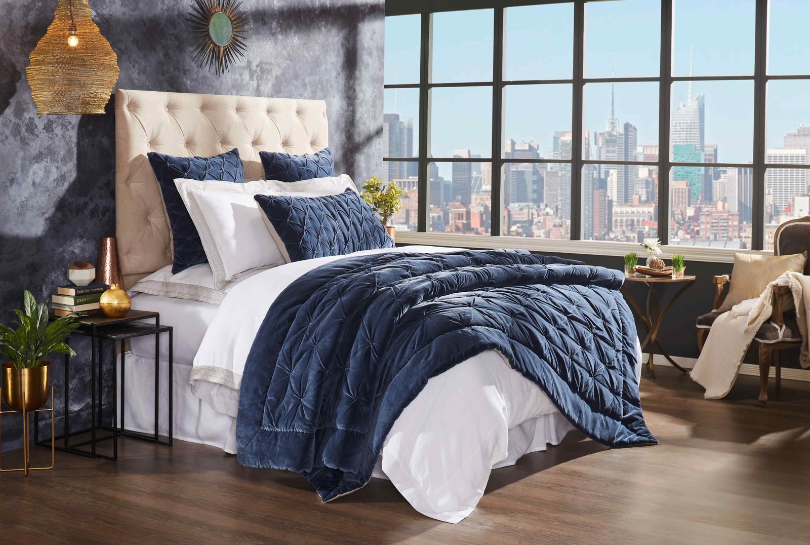 QT-326-11096_3|Luxurious navy blue velvet quilted bed set featuring a textured quilt, creating a rich and inviting focal point in the bedroom.