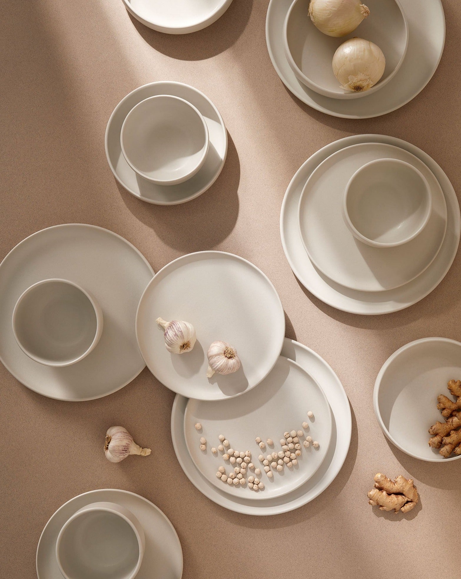 handmade, artisan made, matte white, matte finish, plate, dinner plate, flat plate, assiette plate, assiette à diner, BLANC mat, artisan made fait à la main, arisanal, intemporel, design, EDAN, gharyan stoneware, ethically made, ethique, fair trade, commerce équitabledinnerware set, le gourmand, ensemble de vaisselle