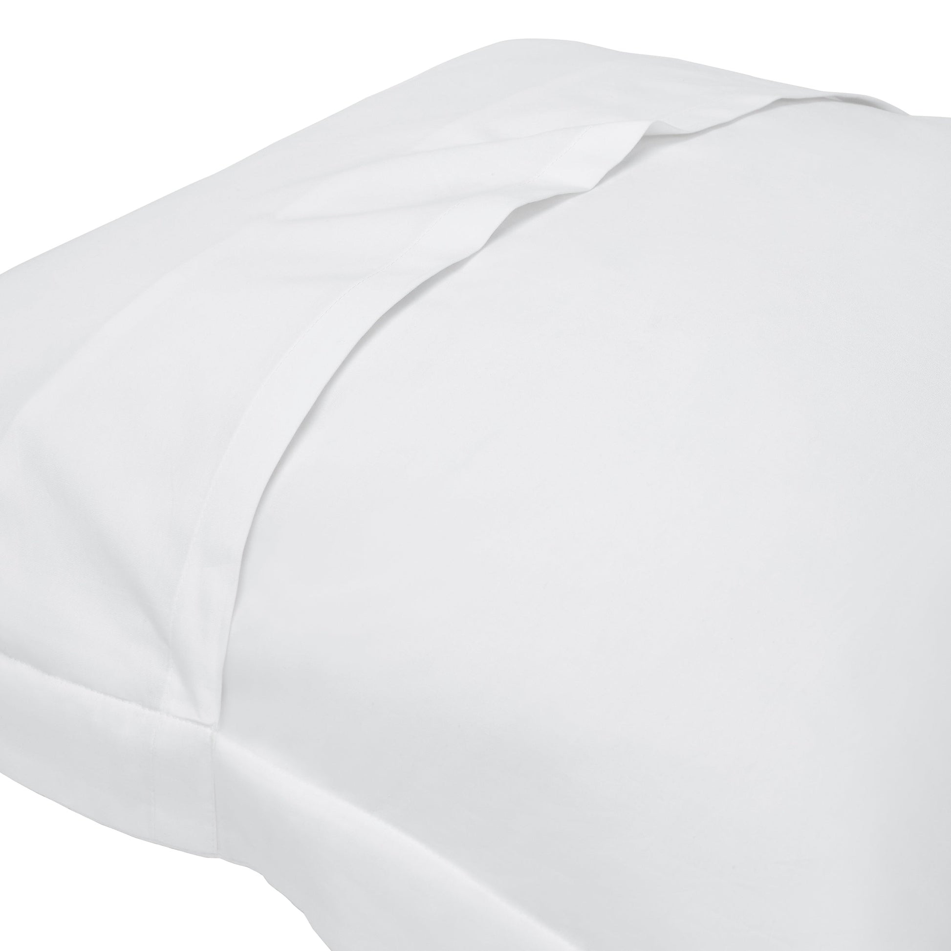 ES-067-2626_2|Smooth white luxury duvet cover featuring a clean, minimalist design with a subtle, elegant envelope-style closure.