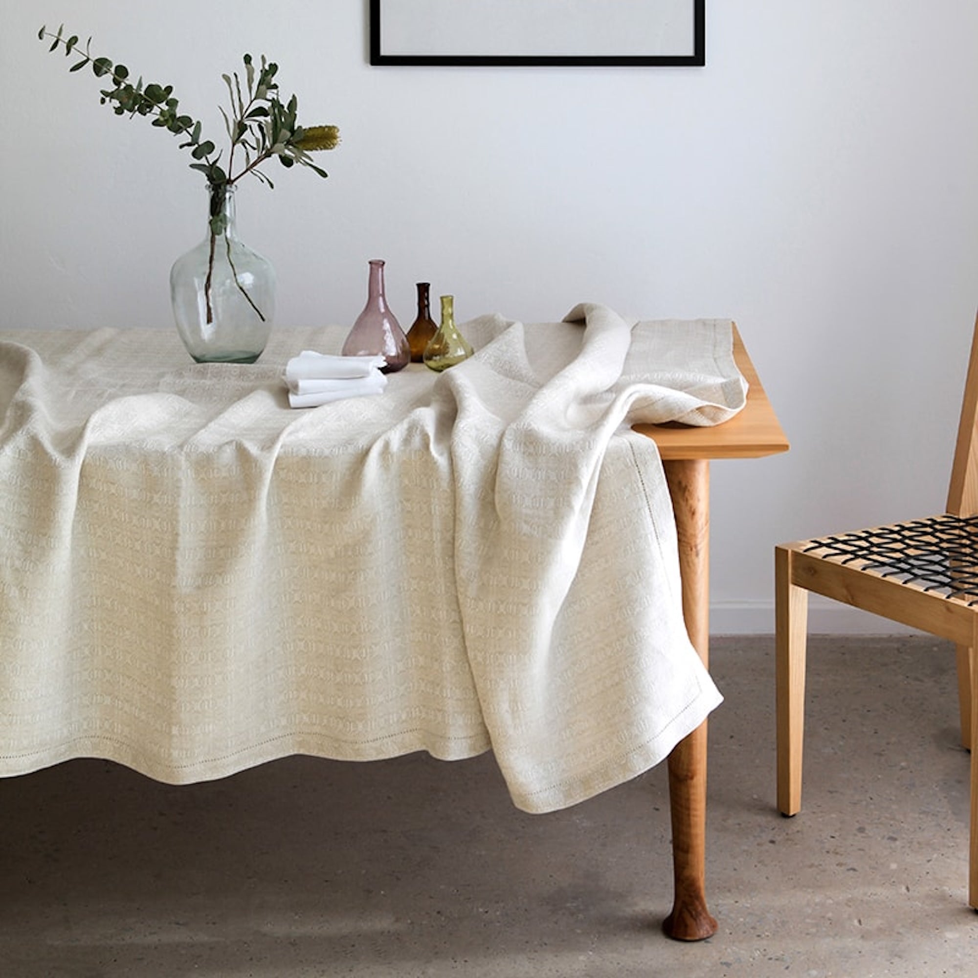 Linen Cloverleaf Tablecloth - Thumbnail 2