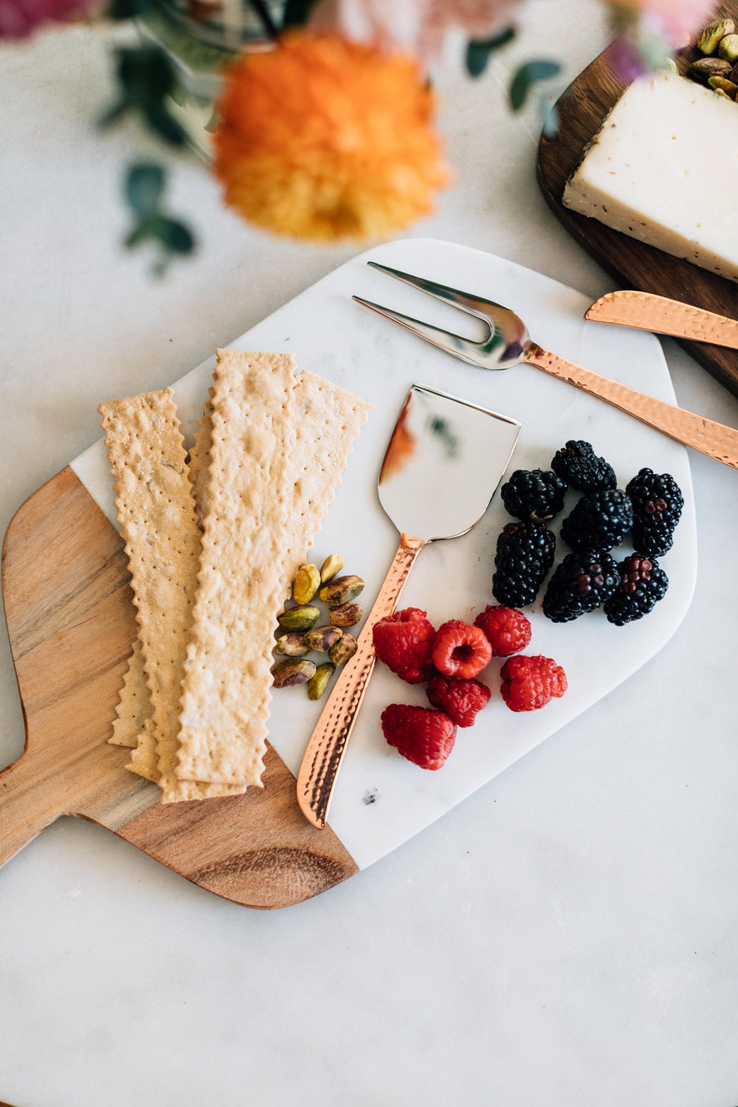 Hammered Handle Cheese Servers Set - Thumbnail 4