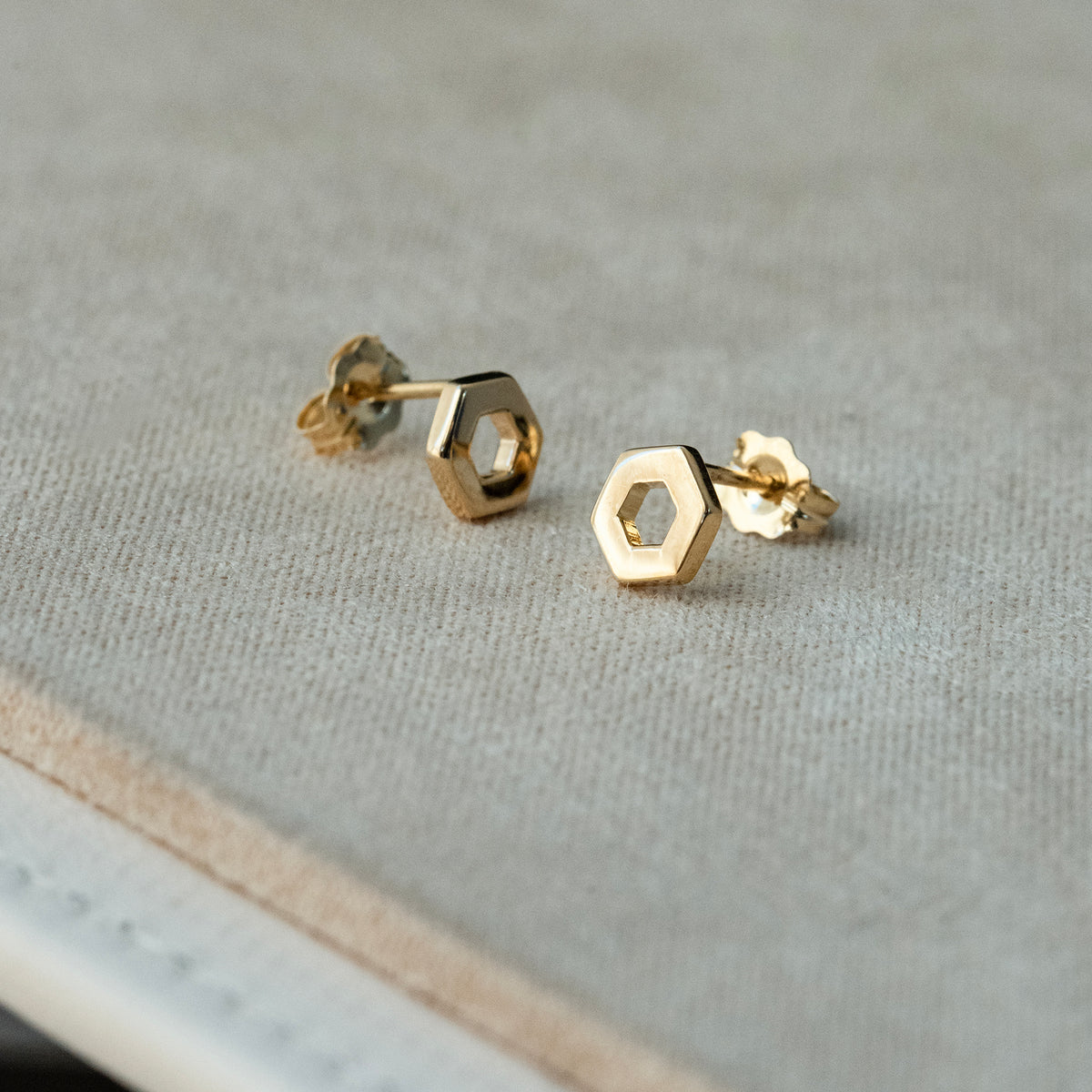 Abella Plana 18K Yellow Gold Stud Earrings