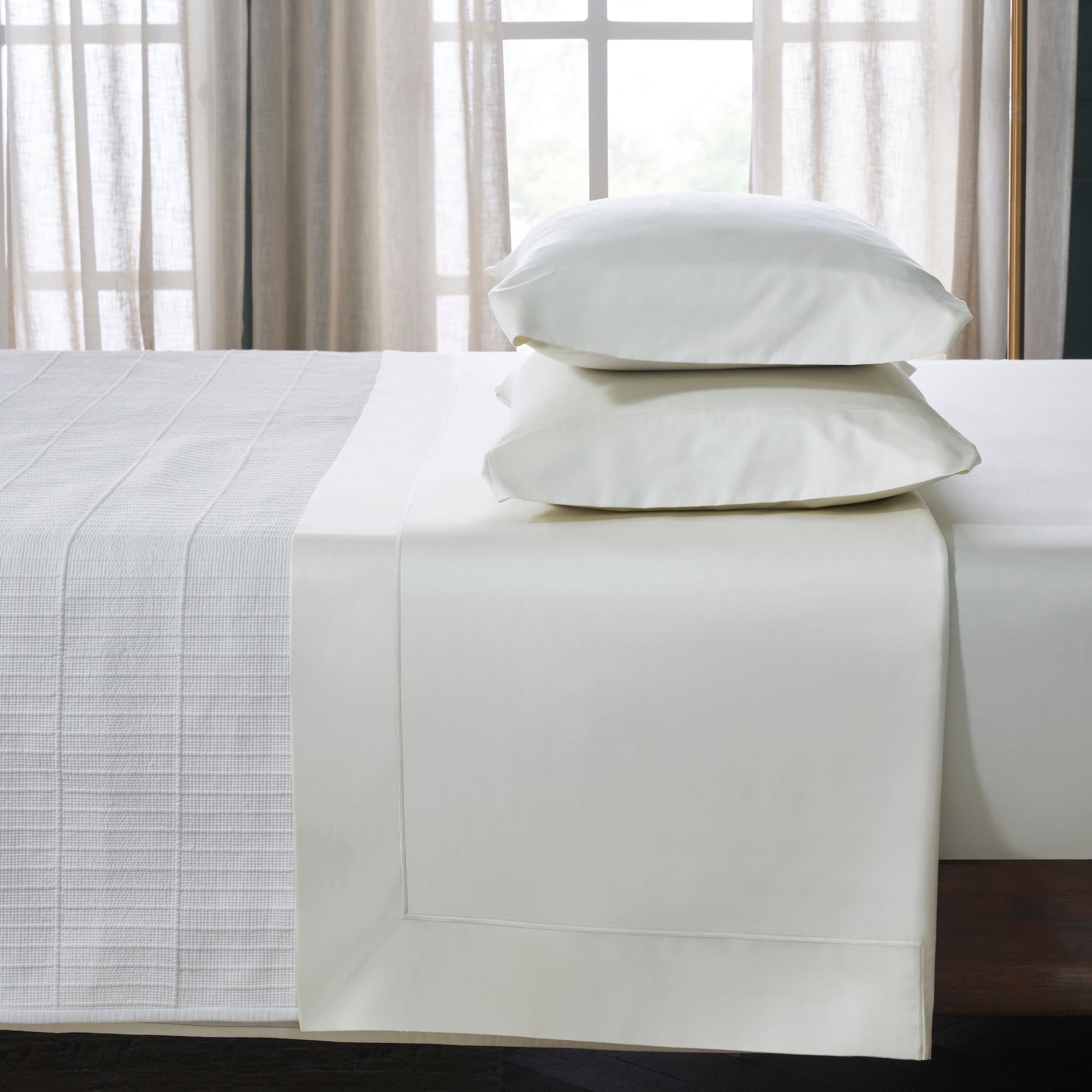 AKP-545-2040_3|Two standard off-white 100% cotton sateen weave pillowcases and a matching plain flat sheet.